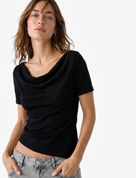 Krep Kumaş Slim Fit Kısa Kollu Degaje Yaka Asimetrik Tişört