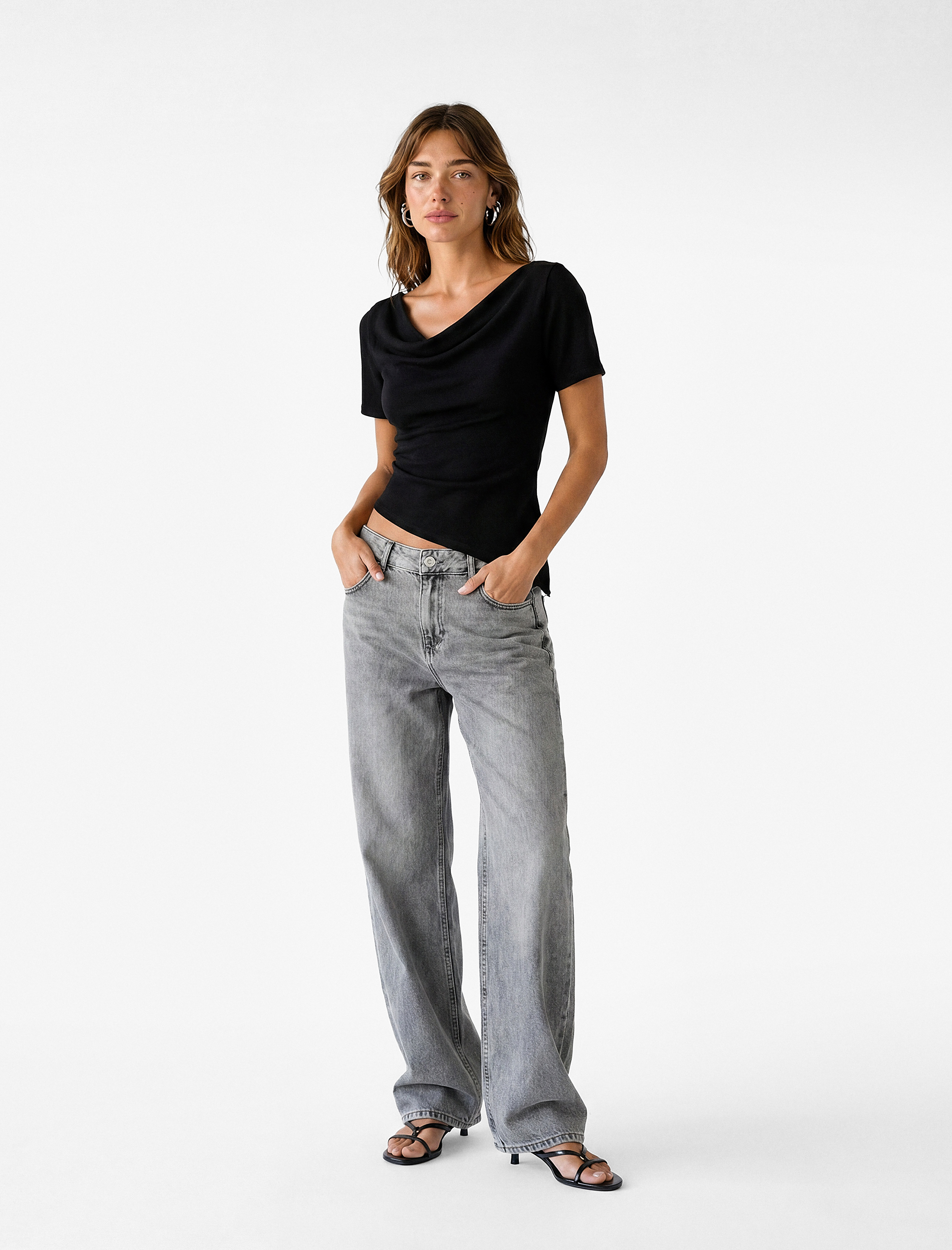   Krep Kumaş Slim Fit Kısa Kollu Degaje Yaka Asimetrik Tişört