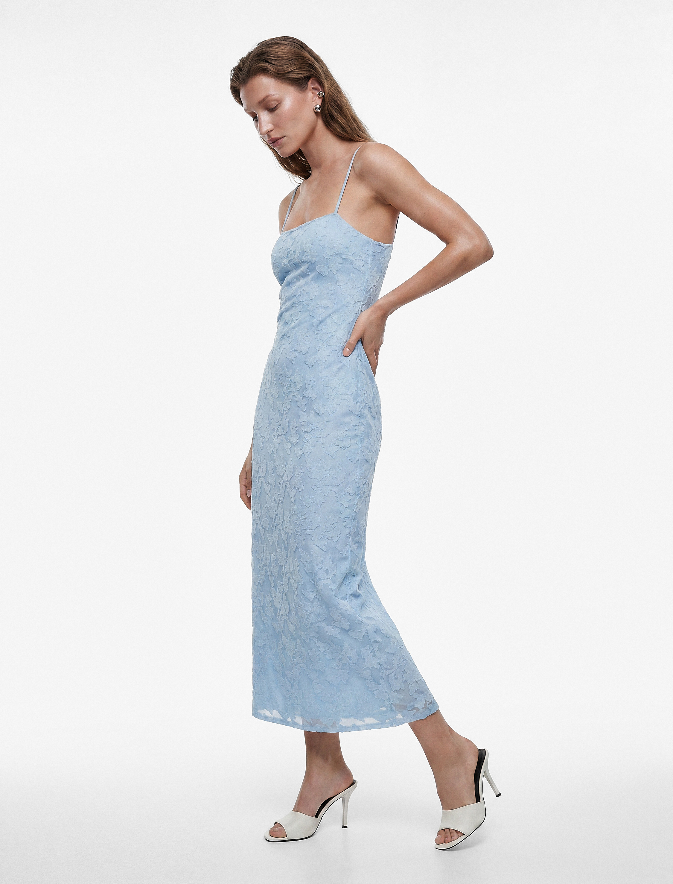   Slim Fit Floral Dantel Dokulu İnce Askılı Midi Elbise