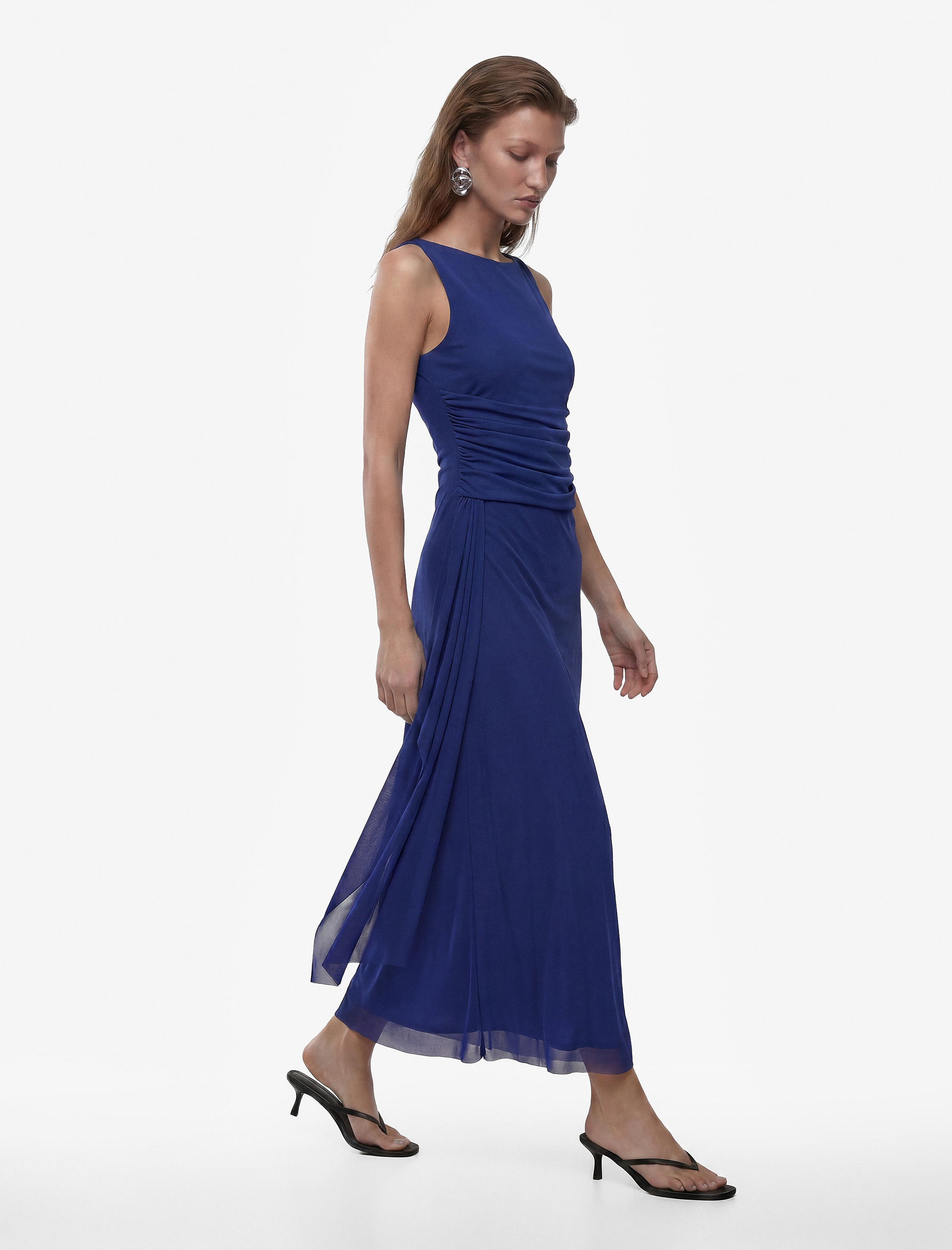   Slim Fit Asimetrik Drapeli Kayık Yuvarlak Yaka Kolsuz Midi Elbise