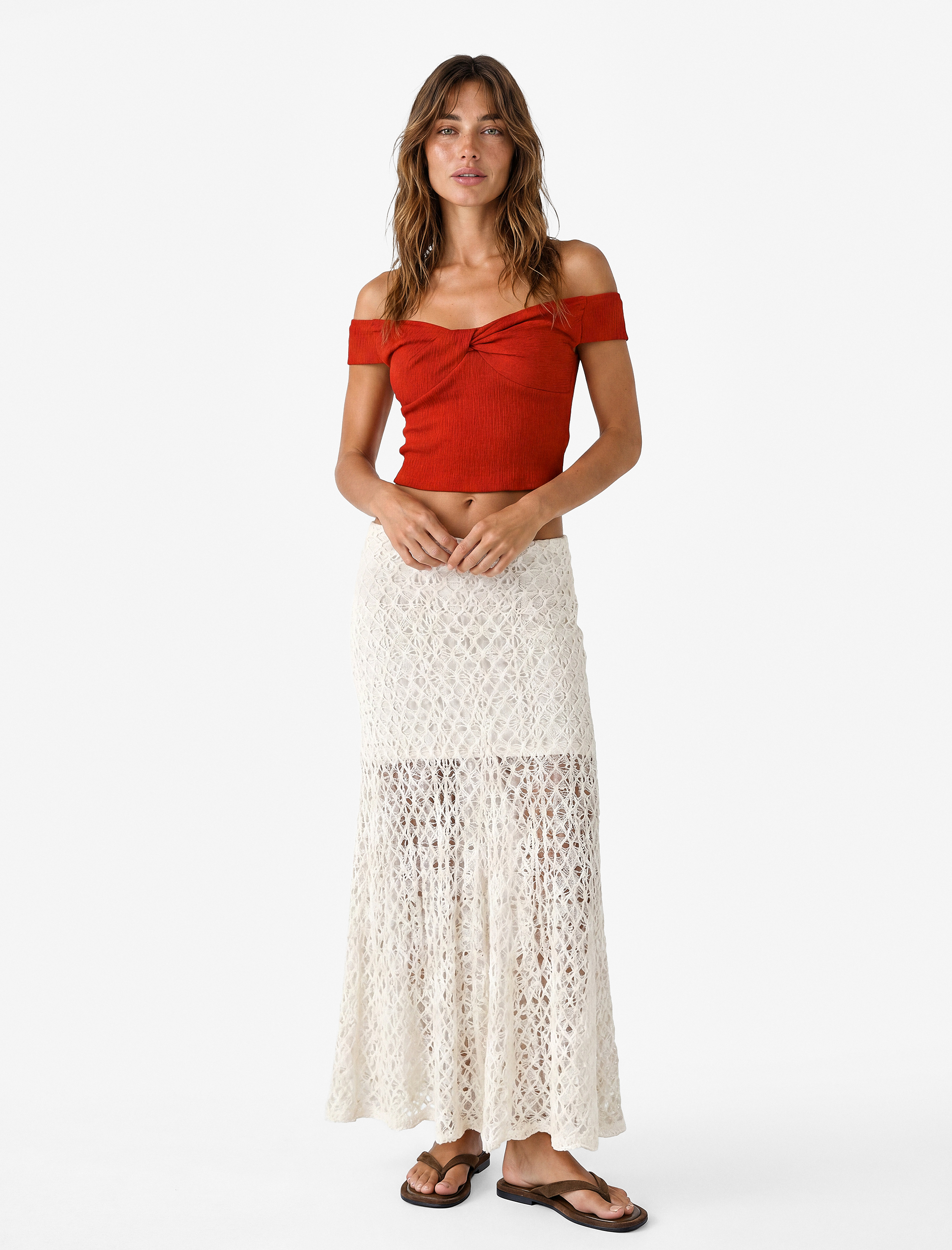   Koton X Şahika Ercümen - Bürümcük Kumaş Kalp Yaka Düğüm Detaylı Omzu Açık Crop Top