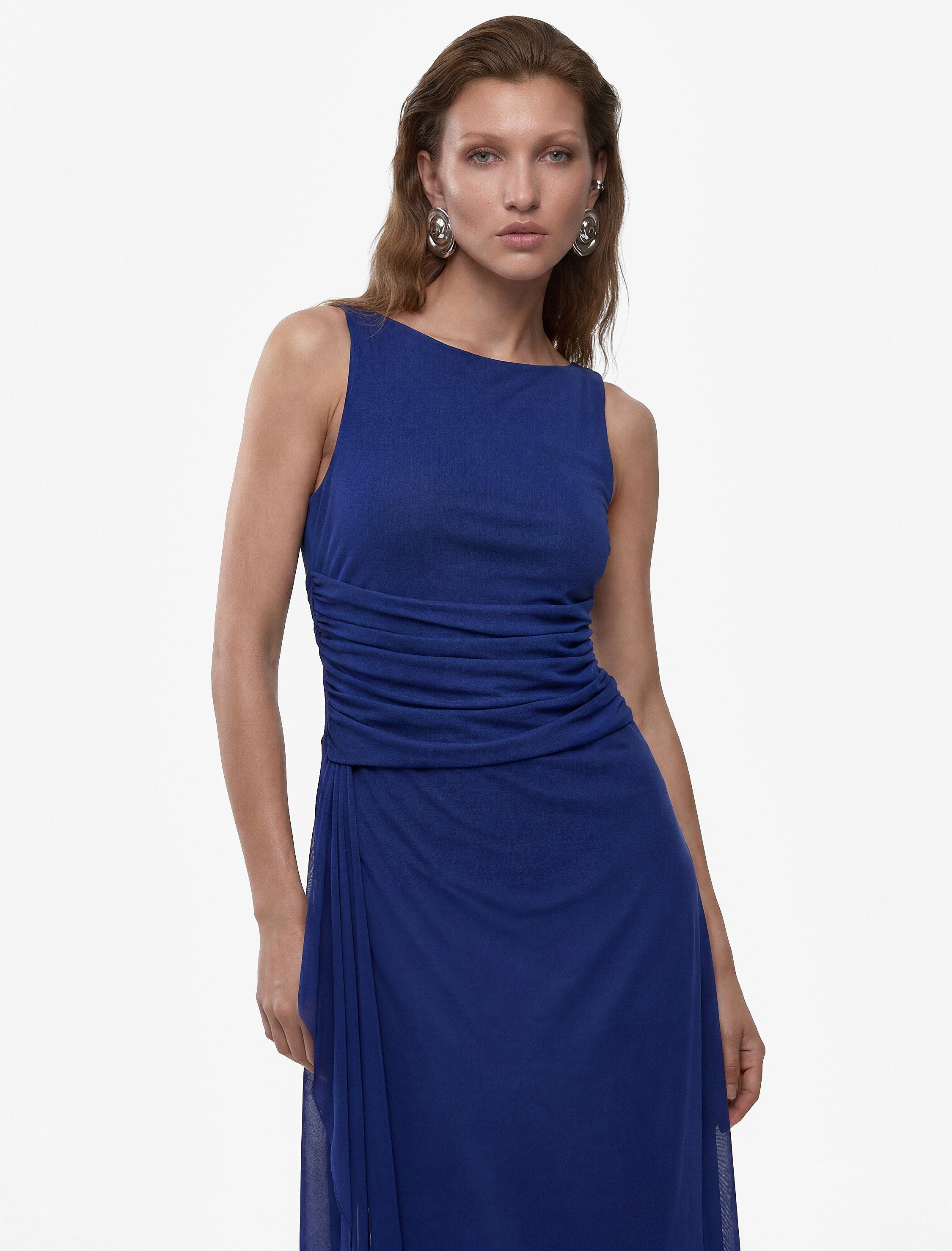   Slim Fit Asimetrik Drapeli Kayık Yuvarlak Yaka Kolsuz Midi Elbise