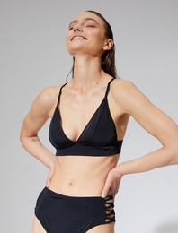 Üçgen Bikini Üstü Kaplı Çapraz Askı Detaylı