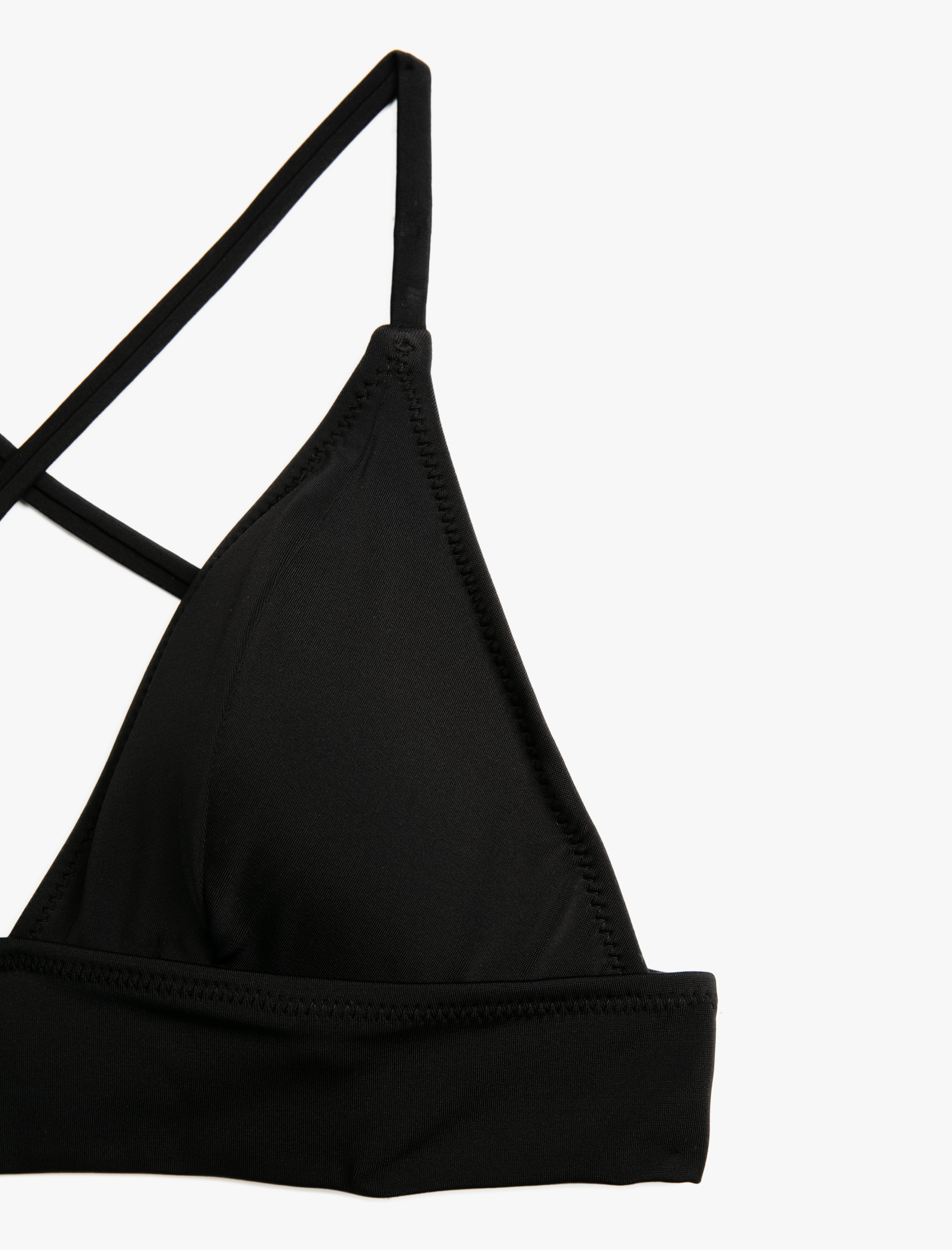   Üçgen Bikini Üstü Kaplı Çapraz Askı Detaylı