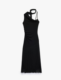 Slim Fit Fular Detaylı Asimetrik Kesim Askılı Tek Omuz Midi Tül Elbise