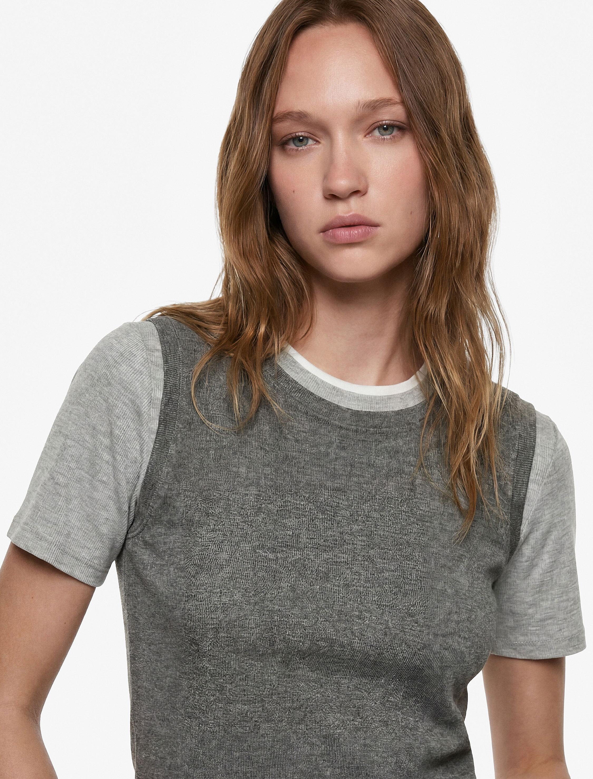   Slim Fit Bisiklet Yaka Katlı Viskon Karışımlı Kısa Kollu Tişört