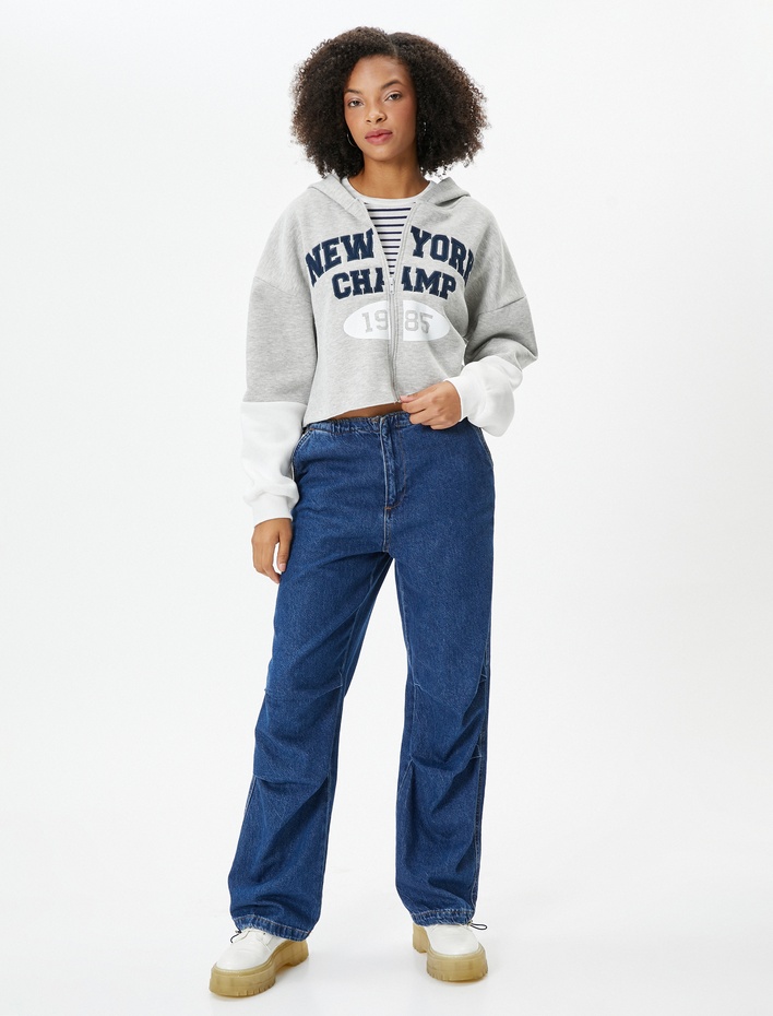  Şardonlu Uzun Kollu Baskılı Rahat Kalıp Crop Fermuarlı Kapüşonlu Sweatshirt
