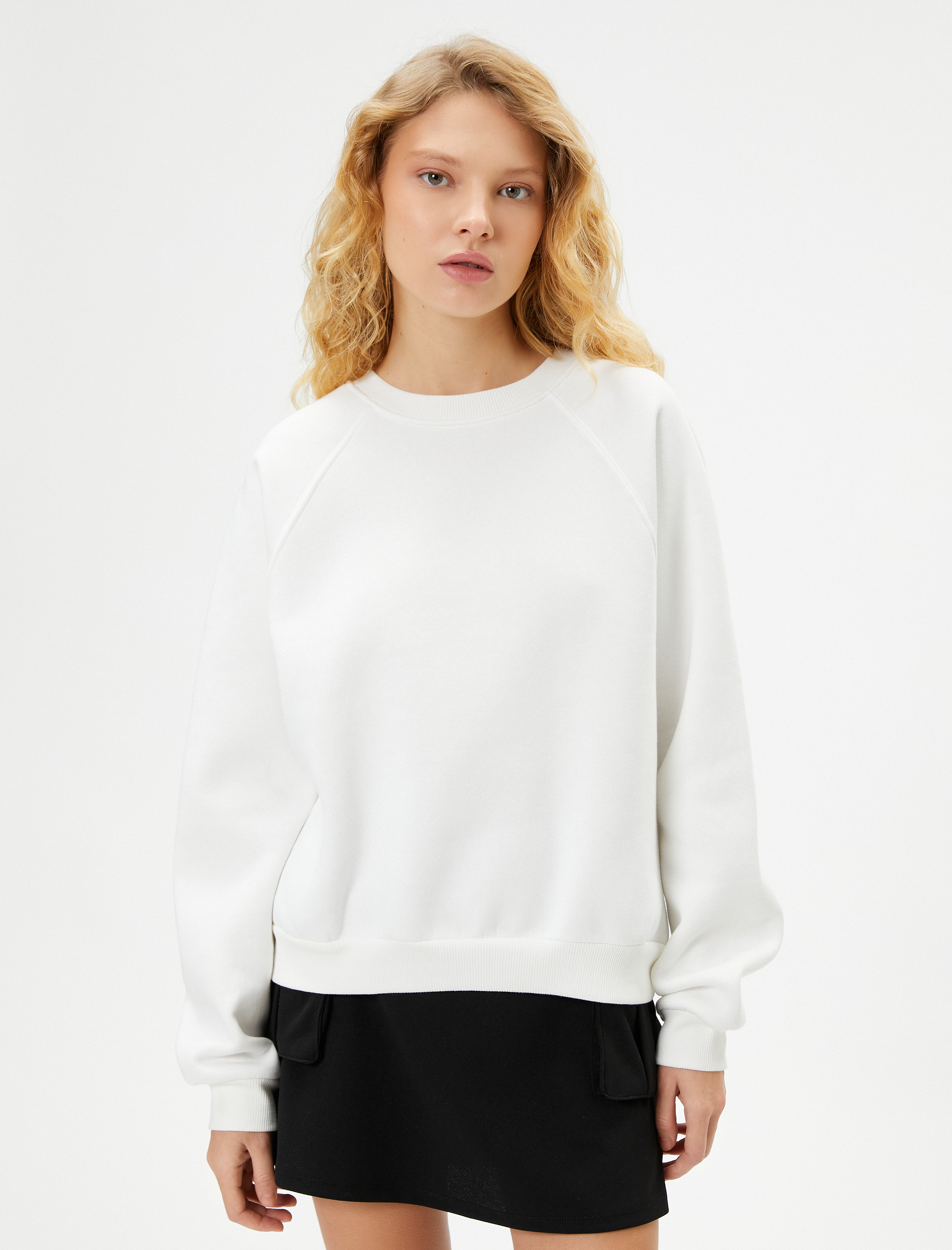   Üç İplik Şardonlu Rahat Kalıp Uzun Kollu Bisiklet Yaka Sweatshirt