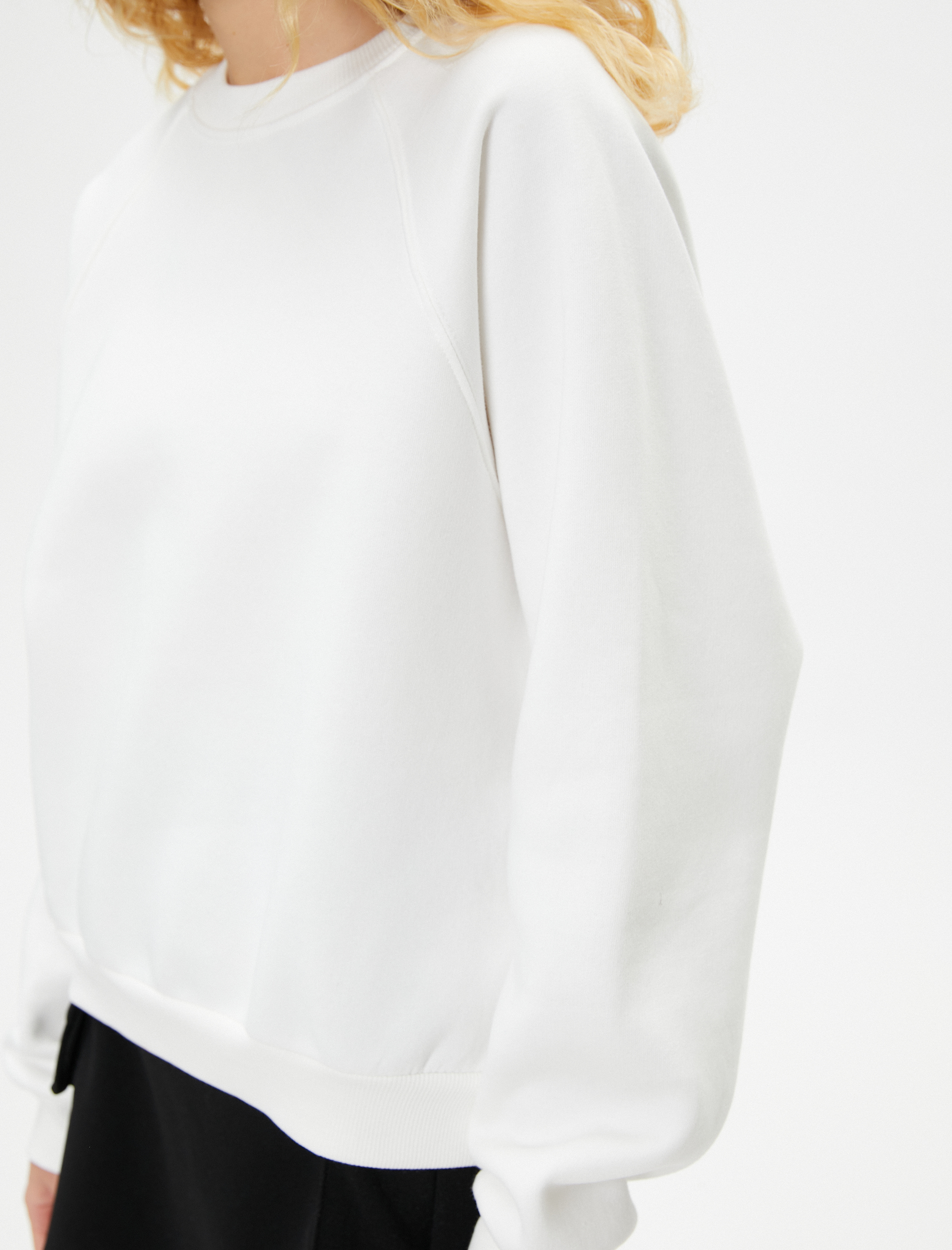   Üç İplik Şardonlu Rahat Kalıp Uzun Kollu Bisiklet Yaka Sweatshirt