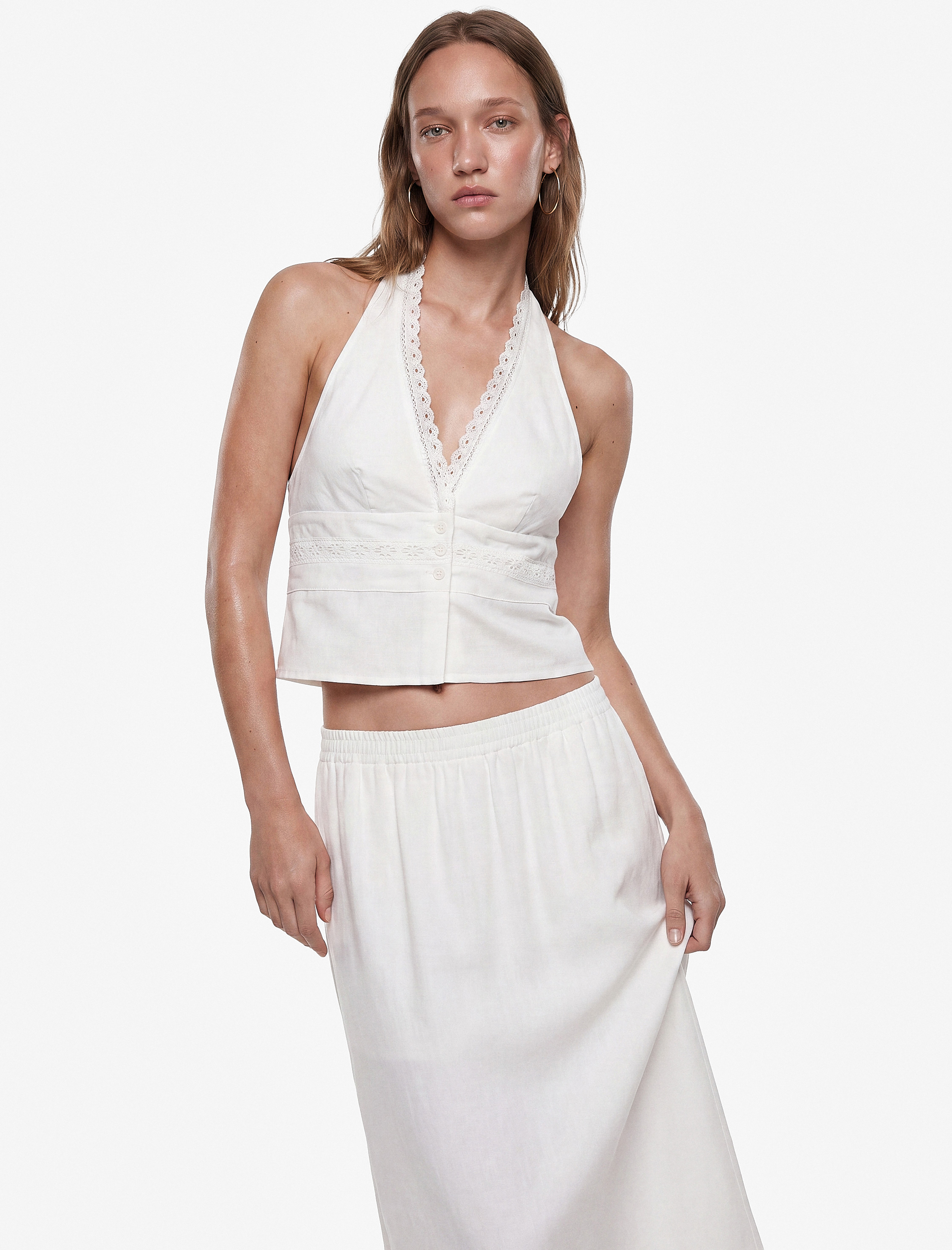   Pamuklu Halter Yaka Dantel Detaylı Düğmeli Kolsuz Crop Bluz