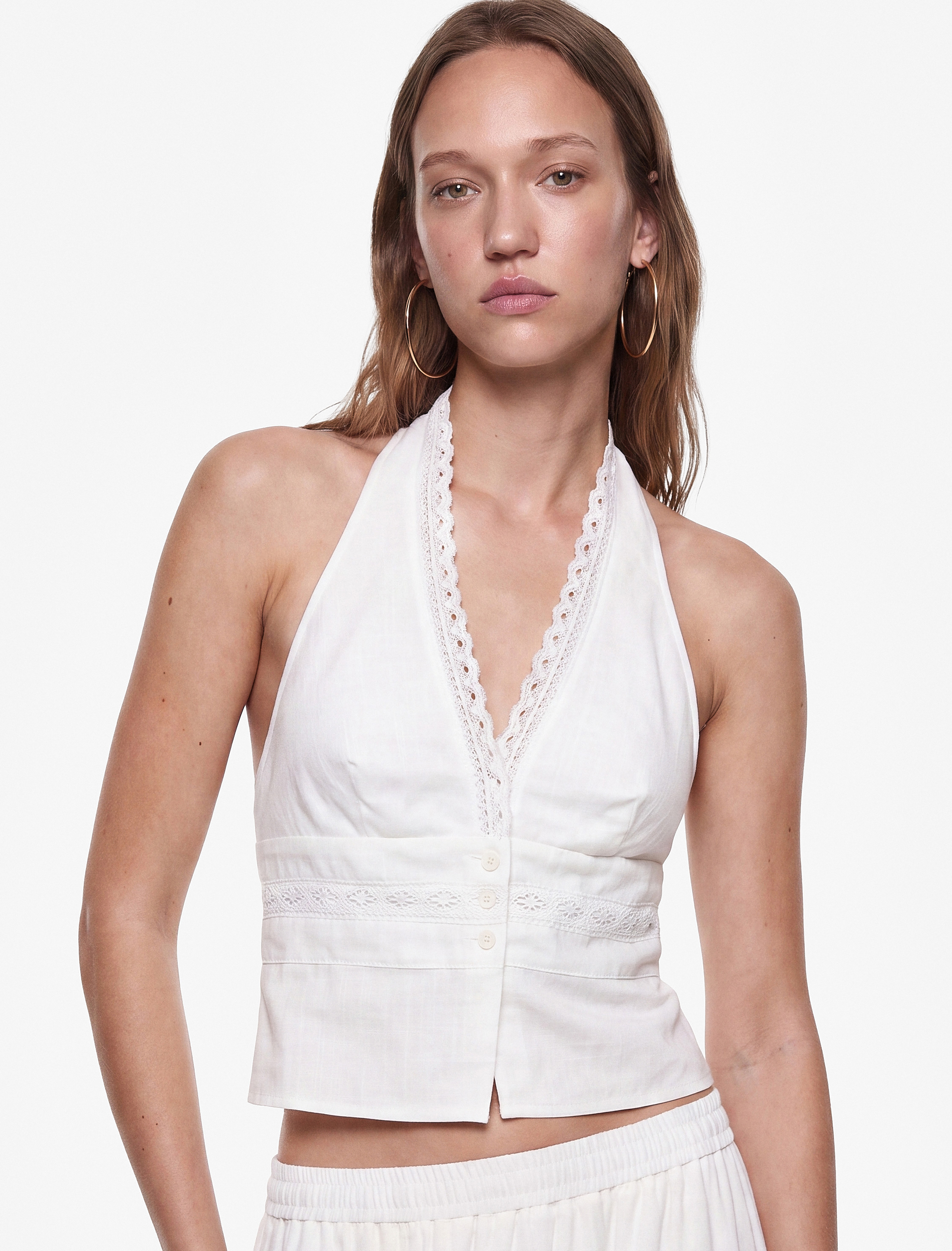   Pamuklu Halter Yaka Dantel Detaylı Düğmeli Kolsuz Crop Bluz