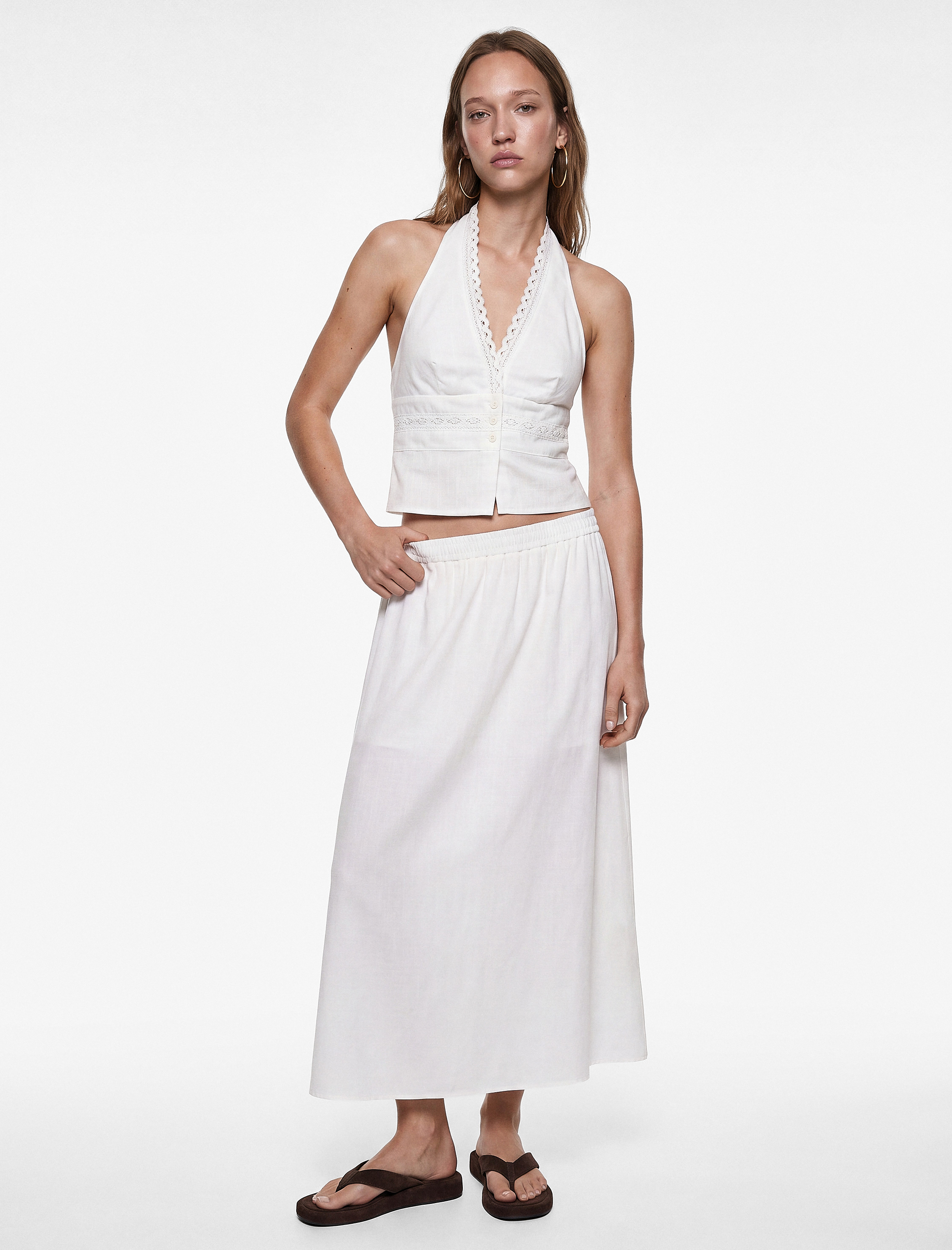   Pamuklu Halter Yaka Dantel Detaylı Düğmeli Kolsuz Crop Bluz