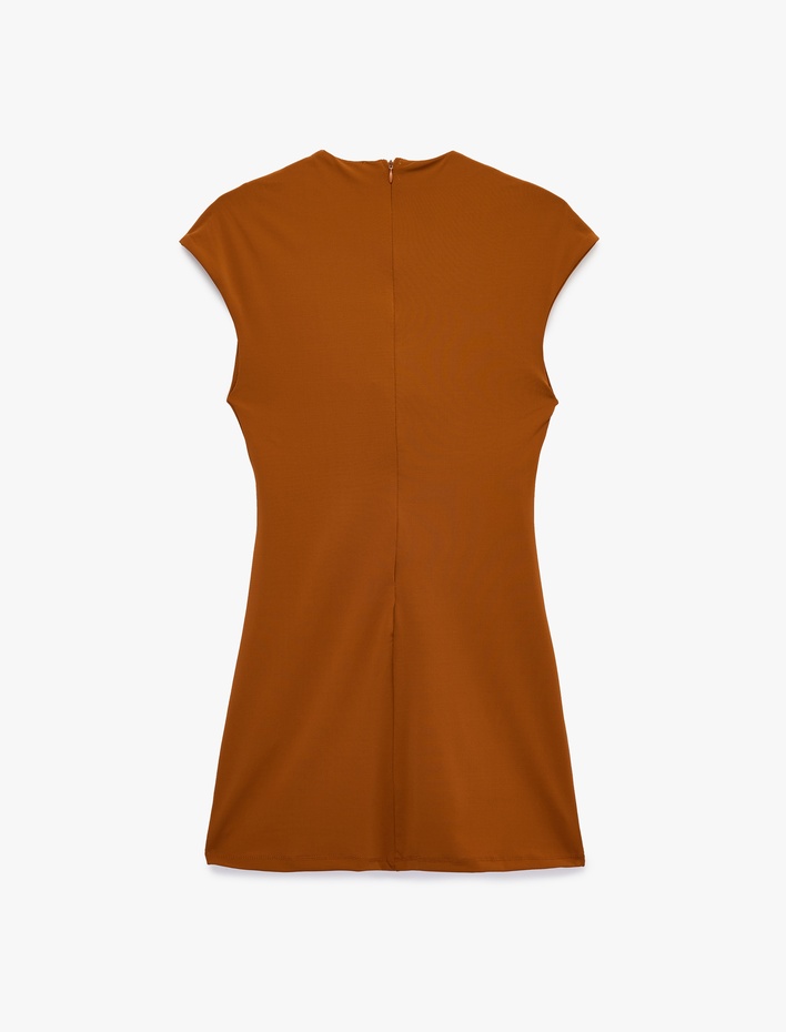  Slim Fit Kısa Kollu Metal Aksesuarlı Degaje Yaka Bodycon Mini Abiye Elbise