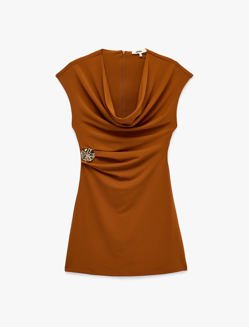 Koton Kadın Slim Fit Kısa Kollu Metal Aksesuarlı Degaje Yaka Bodycon Mini Abiye Elbise
