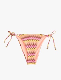 Charm Detaylı Yanları İp Bağlamalı Desenli Bikini Altı