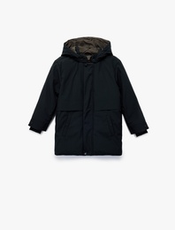 Uzun Kollu Çıtçıt Detaylı Cepli Slim Fit Kapşonlu Mont