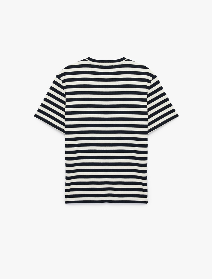  Regular Fit Kısa Kollu Düğmeli Henley Yaka Çizgili Tişört