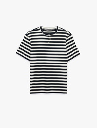 Regular Fit Kısa Kollu Düğmeli Henley Yaka Çizgili Tişört