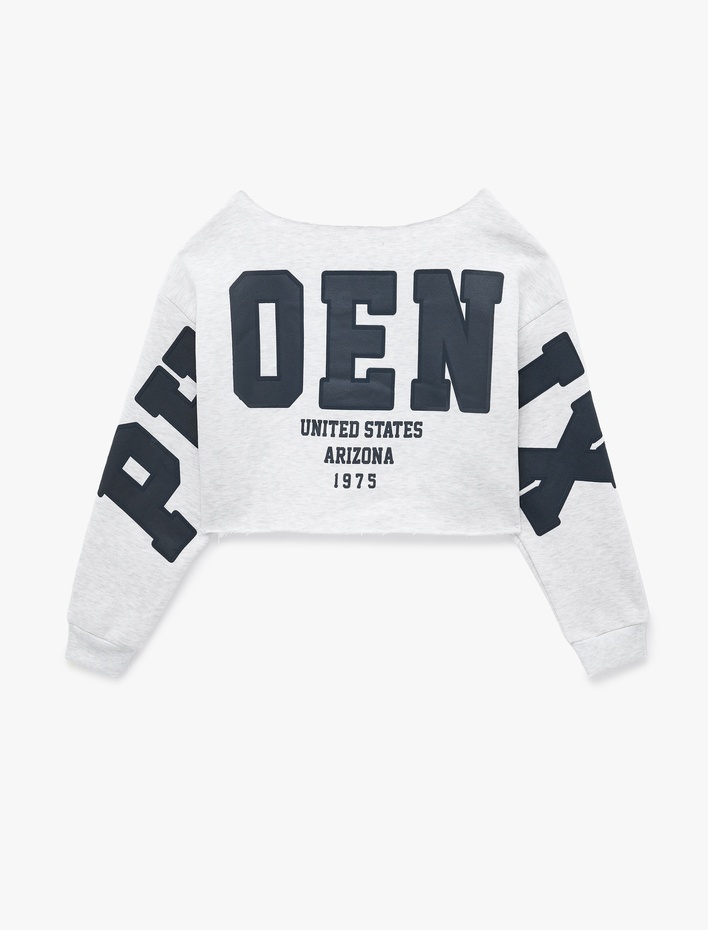  Rahat Kalıp Üç İplik Şardonlu Kayık Yaka Uzun Kollu Baskılı Crop Sweatshirt