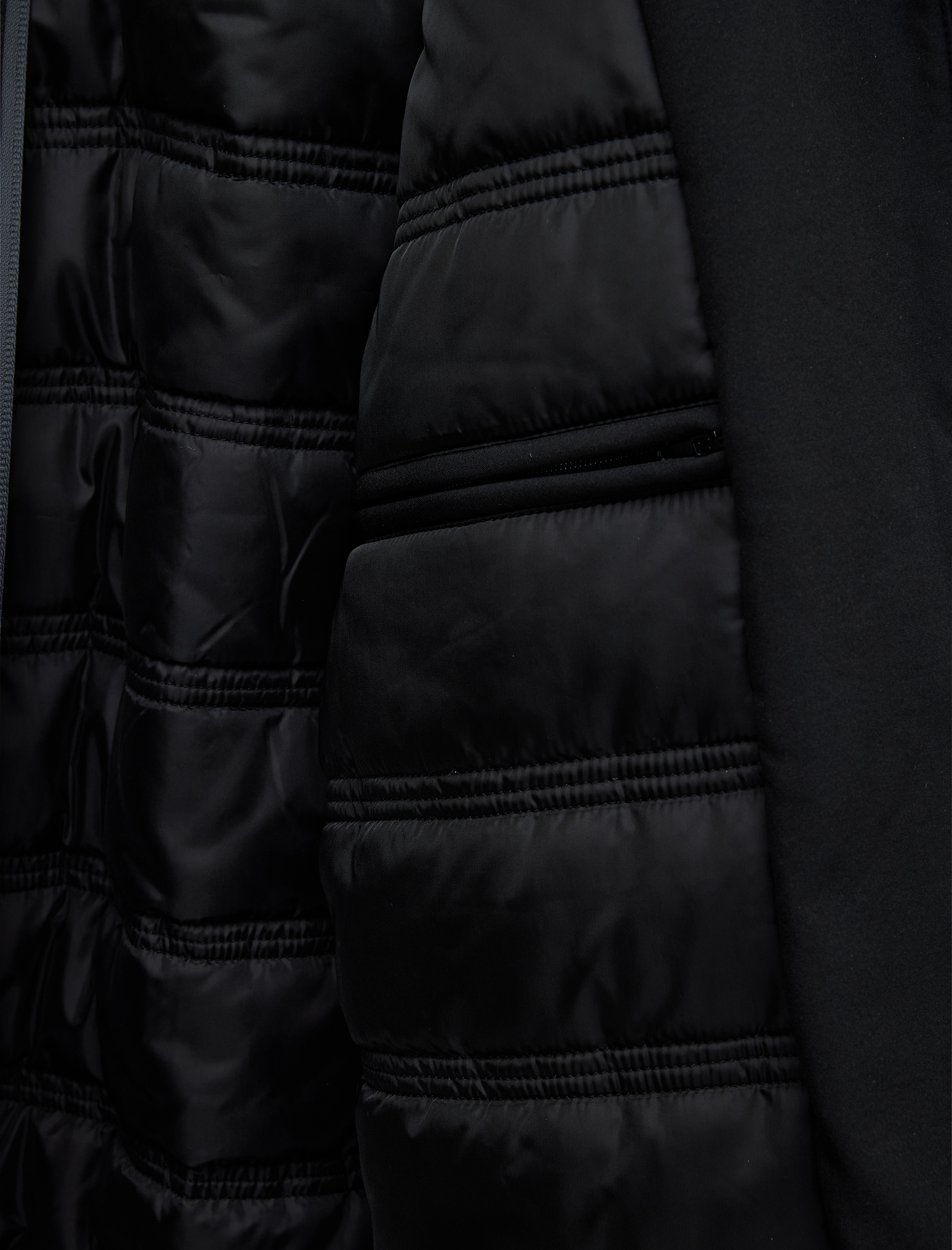   Uzun Kollu Regular Fit Fermuarlı Cepli Kapşonlu Mont