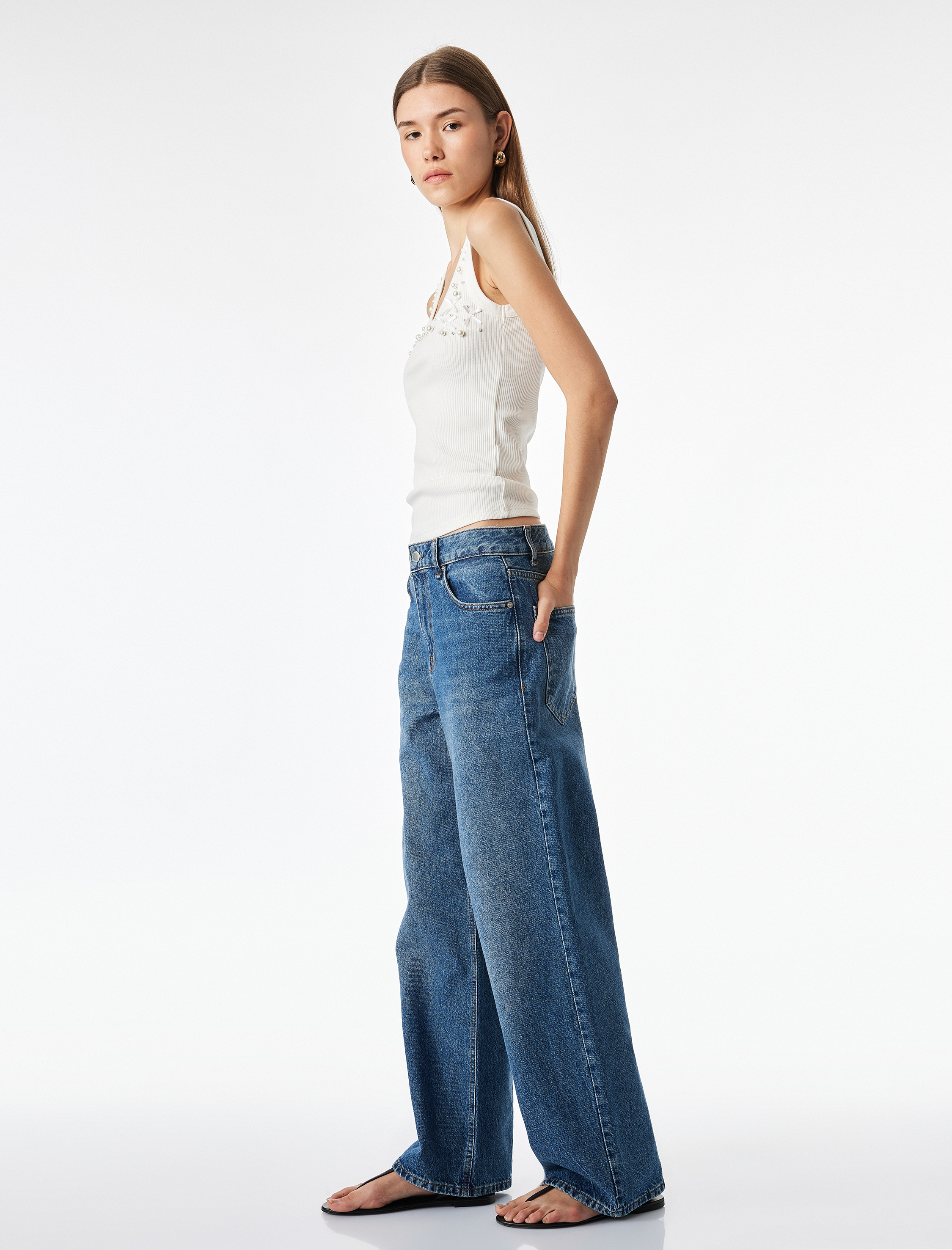   Pamuklu Slim Fit U Yaka İnci ve Fiyonk İşlemeli Atlet Tişört