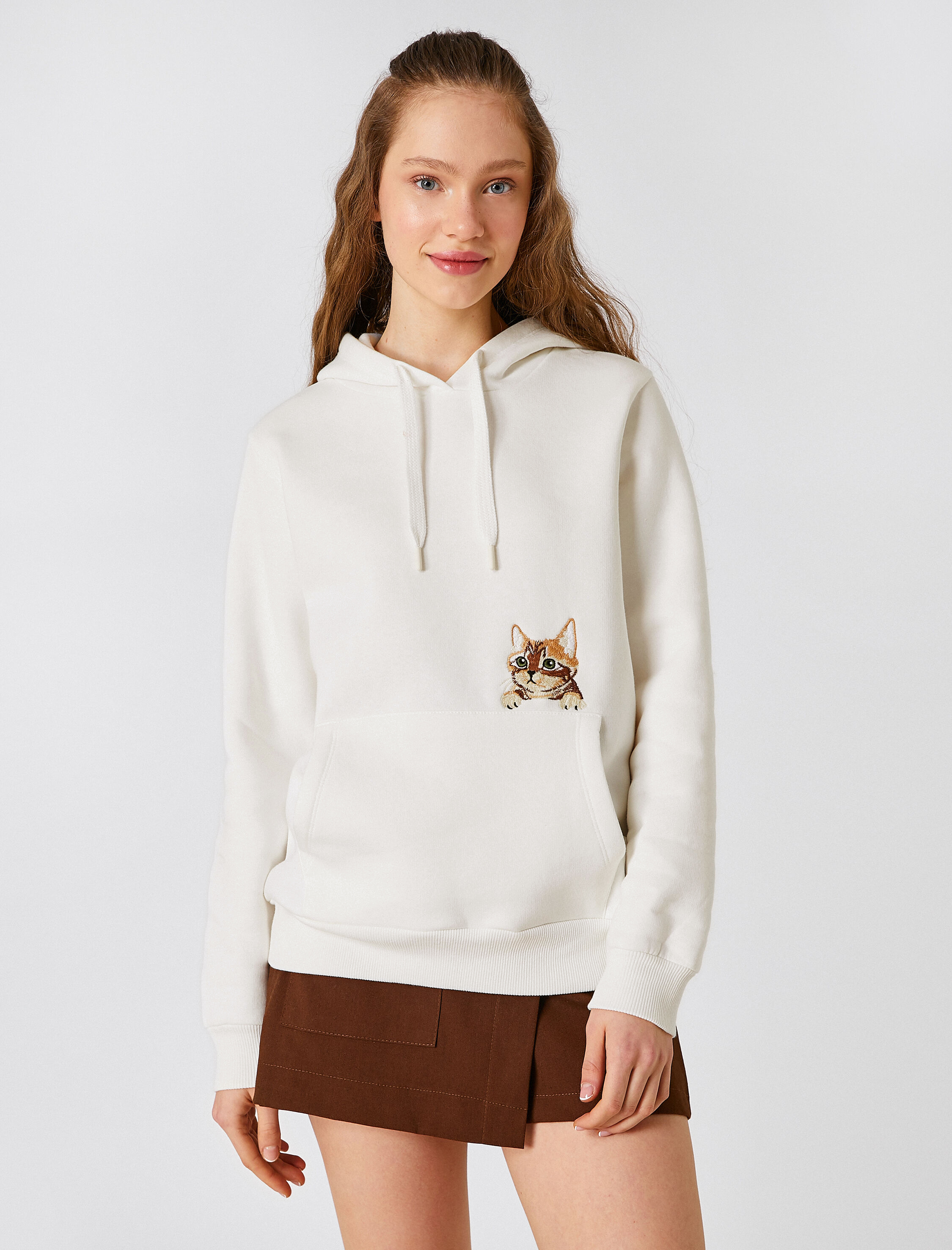   Üç İplik Şardonlu Kedi Nakışlı Uzun Kollu Kanguru Cepli Kapüşonlu Sweatshirt