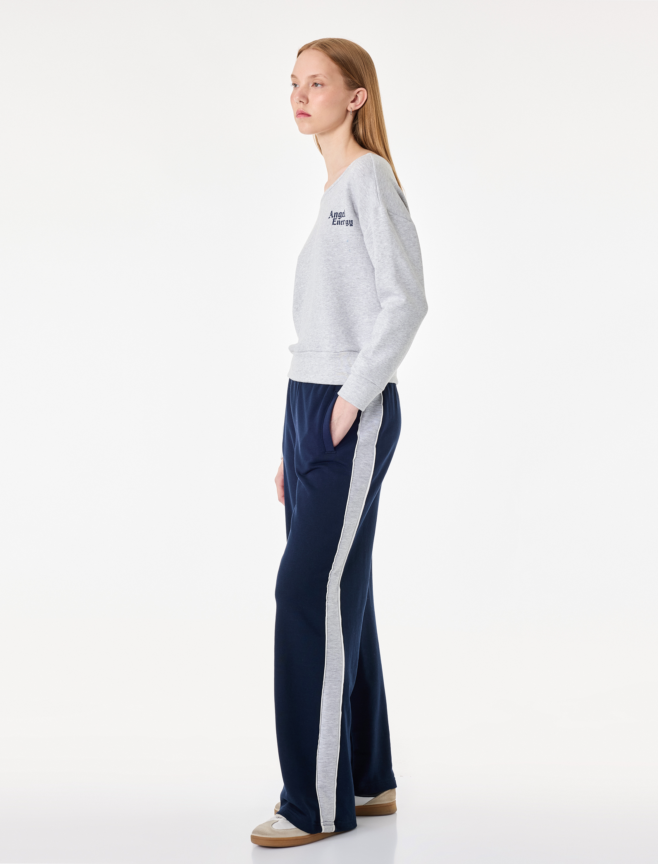   Modal Karışımlı Kayık Yaka Uzun Kollu Arkası Melek Baskılı Sweatshirt