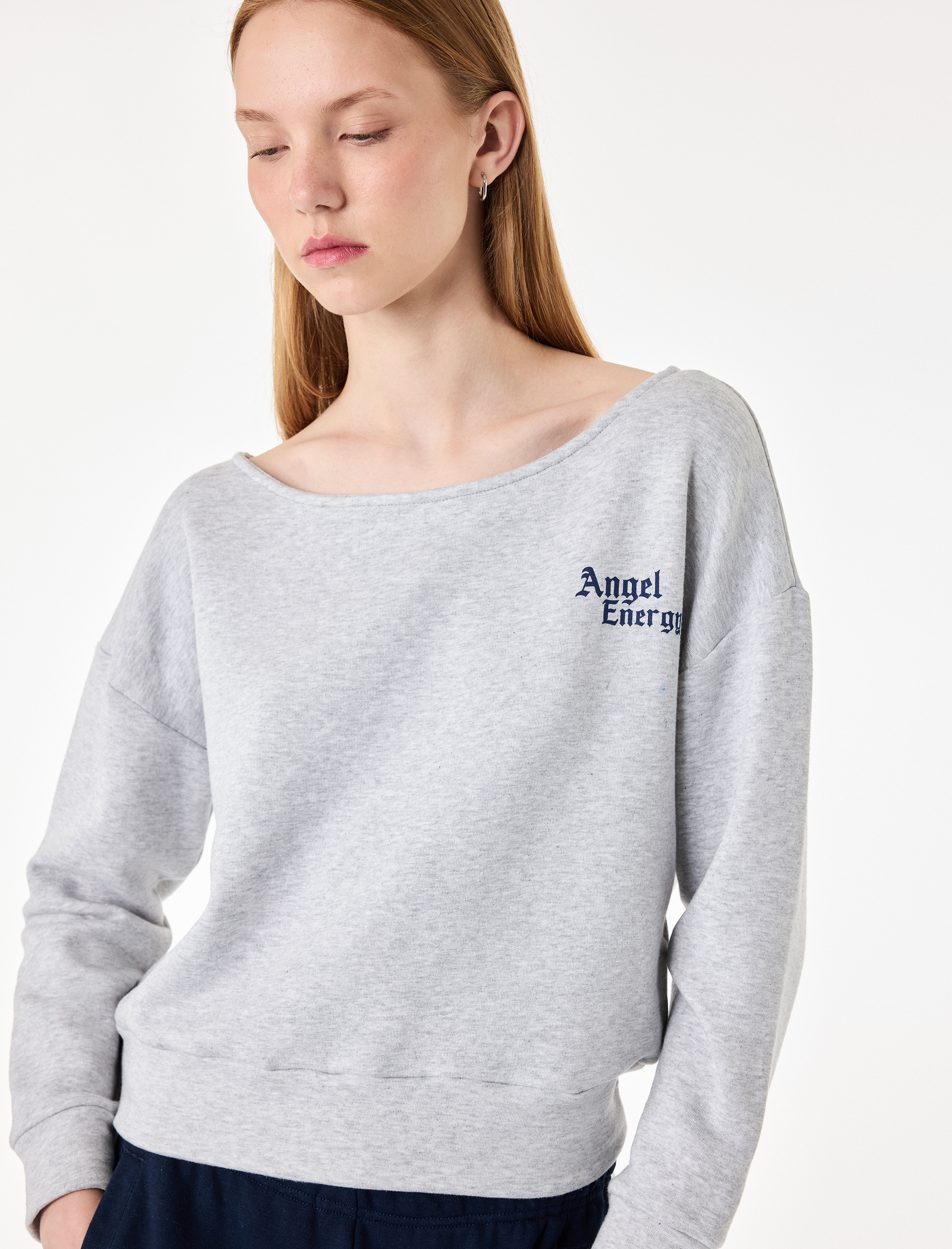   Modal Karışımlı Kayık Yaka Uzun Kollu Arkası Melek Baskılı Sweatshirt