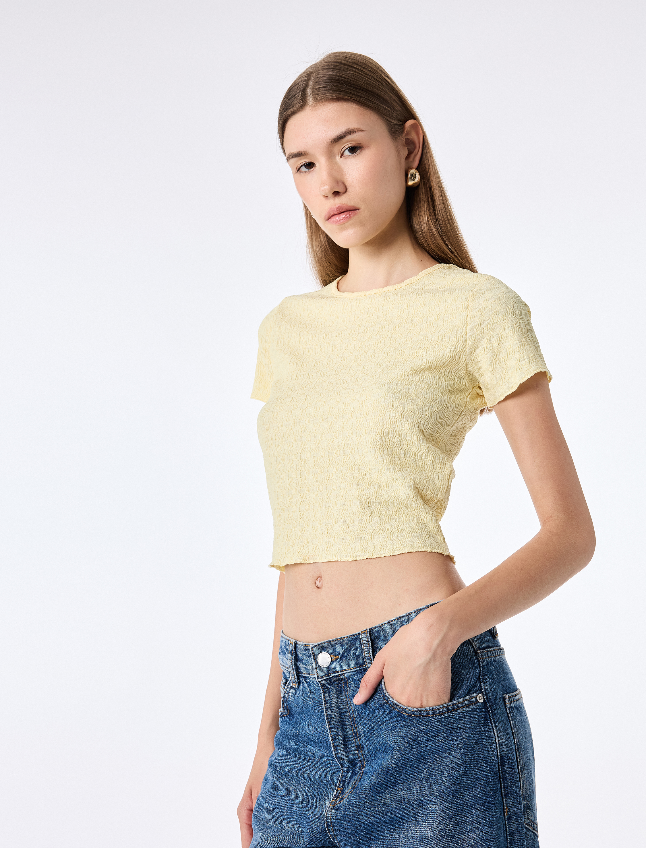   Bürümcük Kumaş Dokulu Bisiklet Yaka Kısa Kollu Crop Tişört