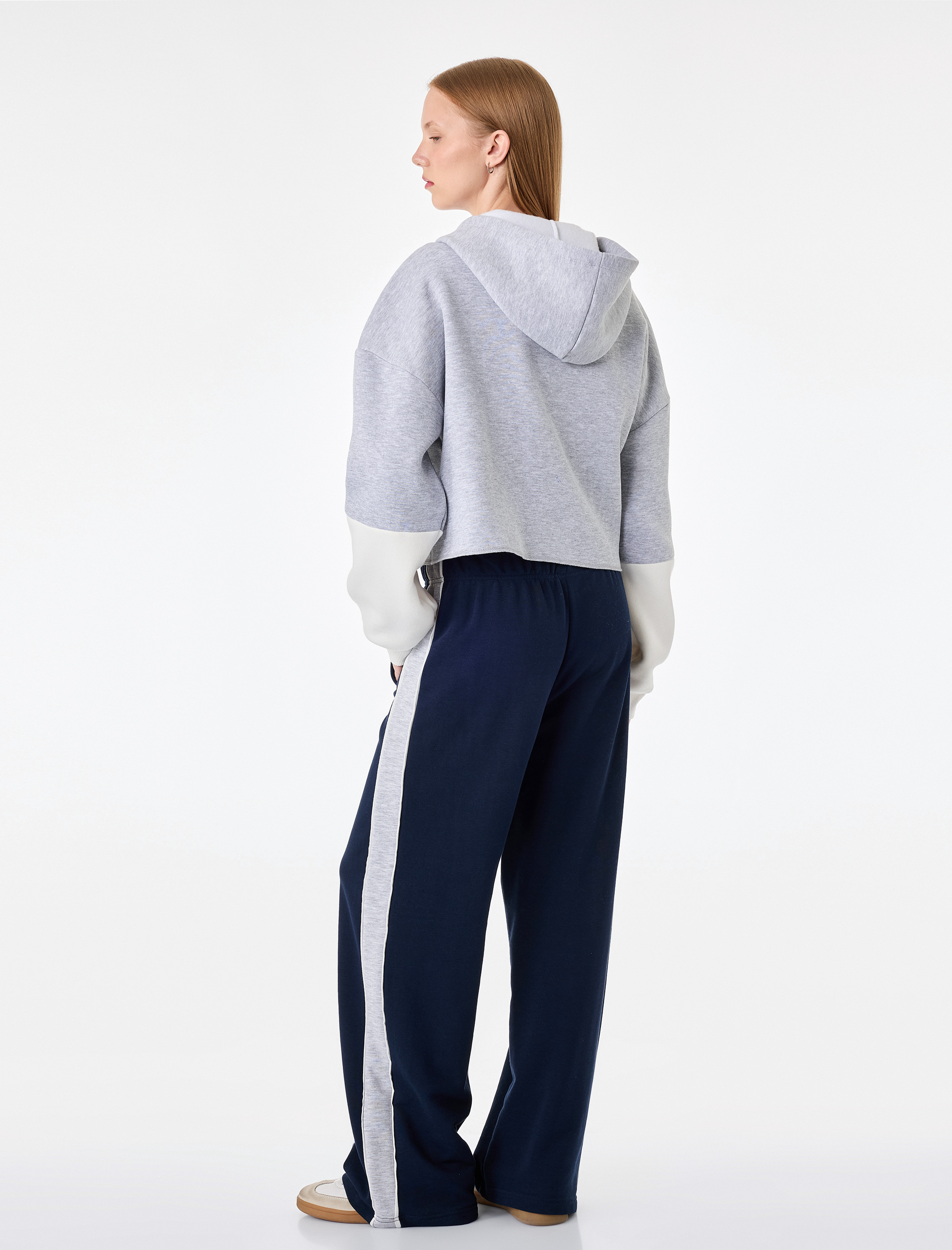   Şardonlu Uzun Kollu Baskılı Rahat Kalıp Crop Fermuarlı Kapüşonlu Sweatshirt