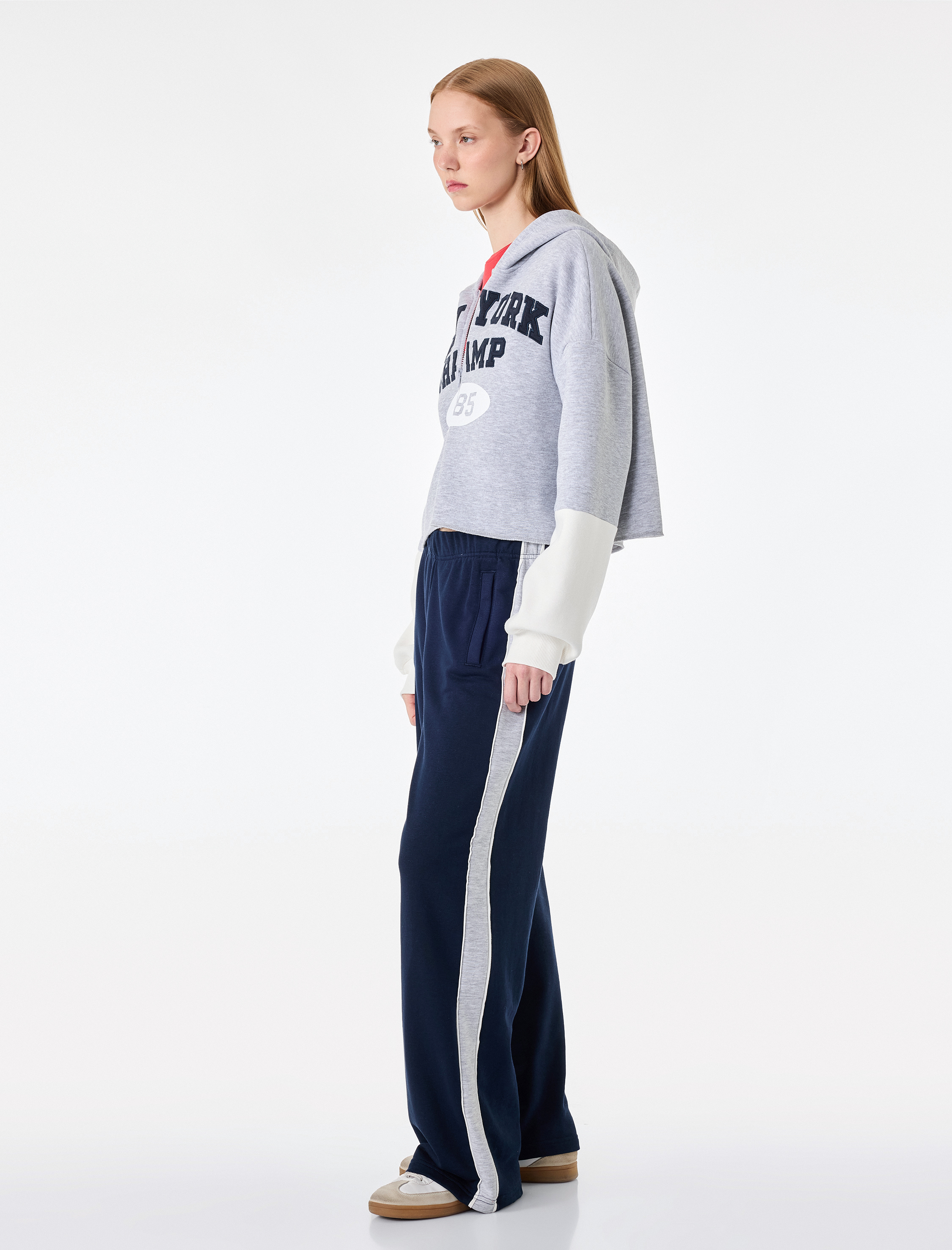   Şardonlu Uzun Kollu Baskılı Rahat Kalıp Crop Fermuarlı Kapüşonlu Sweatshirt