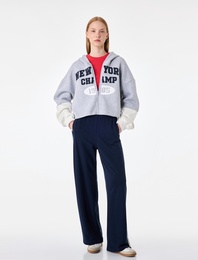 Şardonlu Uzun Kollu Baskılı Rahat Kalıp Crop Fermuarlı Kapüşonlu Sweatshirt