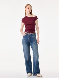 Slim Fit Modal Kumaş Kısa Kollu Asimetrik Yaka Dantel Detaylı Tişört