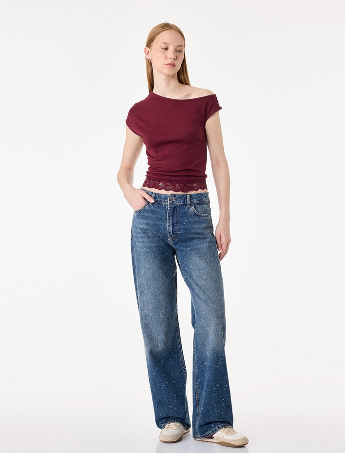  Slim Fit Modal Kumaş Kısa Kollu Asimetrik Yaka Dantel Detaylı Tişört