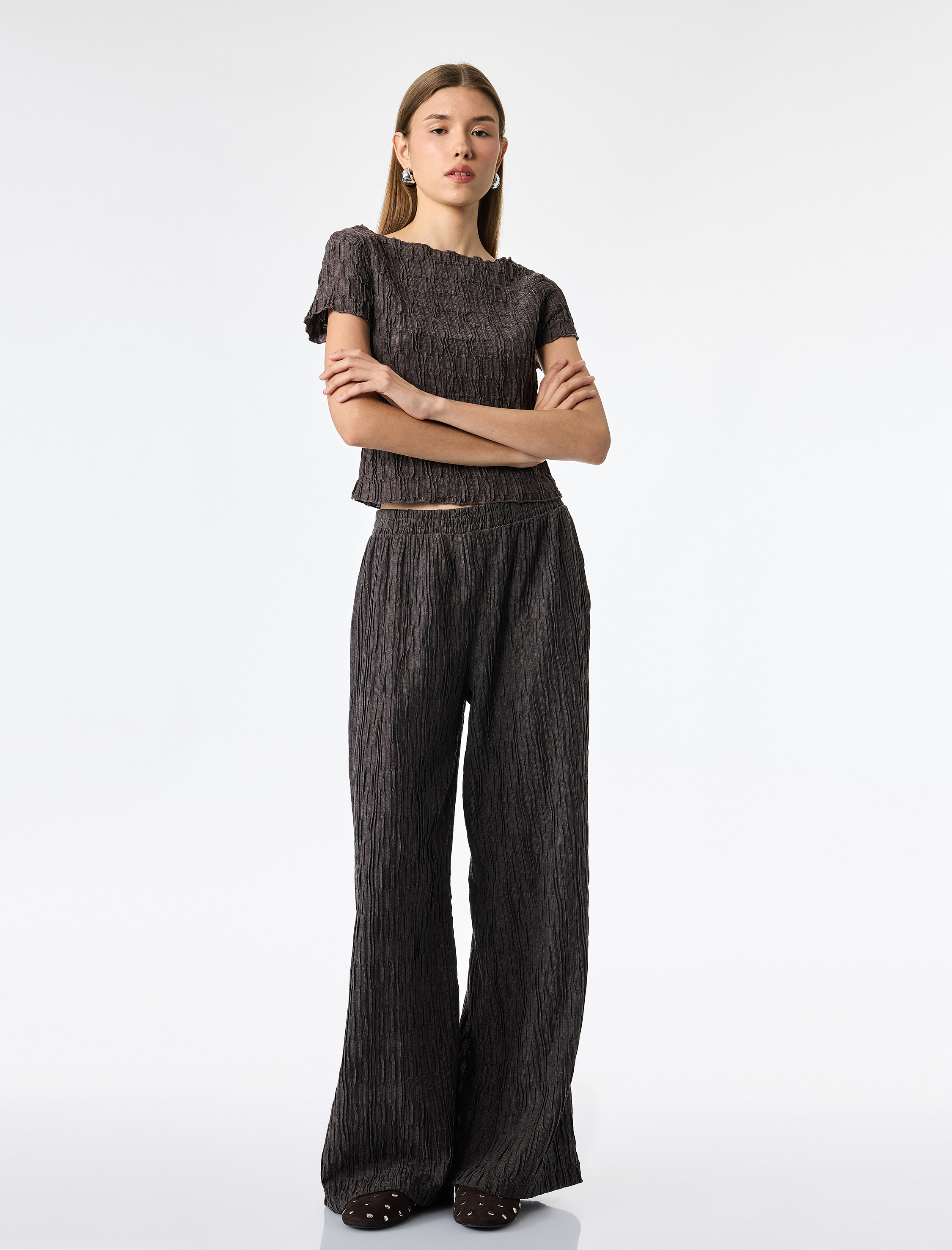   Bürümcük Kumaş Dokulu Slim Fit Kayık Yaka Kısa Kollu Tişört