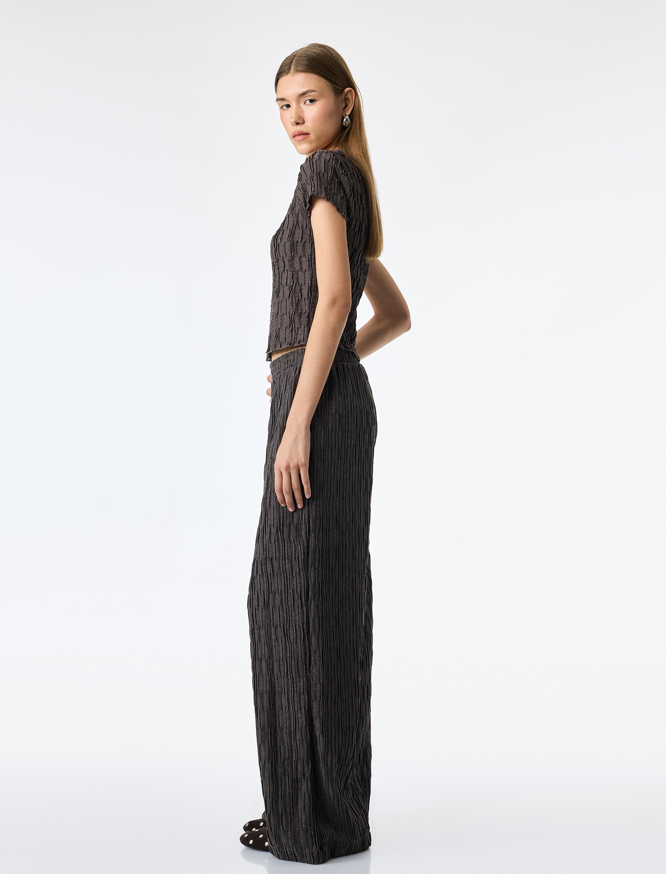   Bürümcük Kumaş Dokulu Slim Fit Kayık Yaka Kısa Kollu Tişört