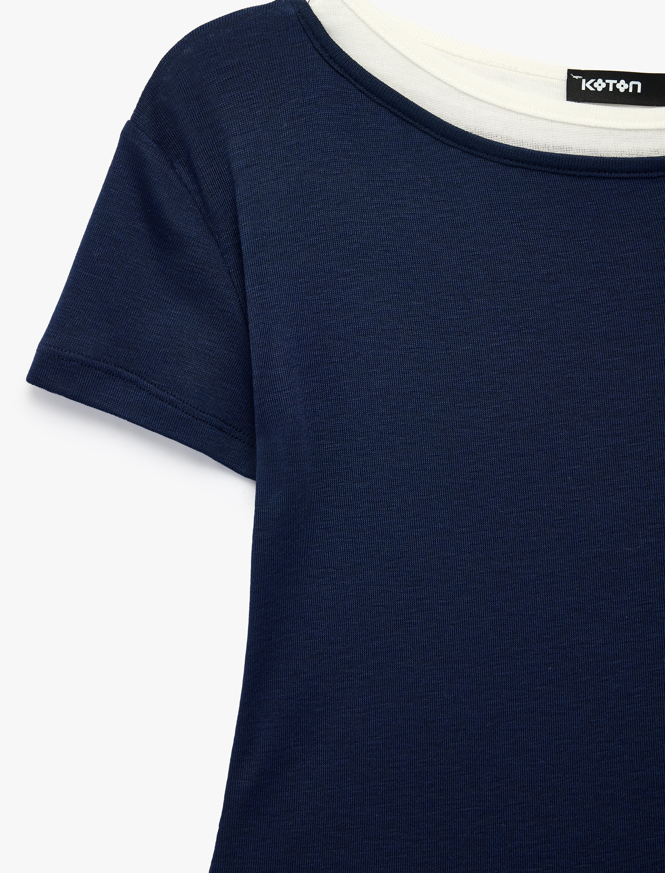   Slim Fit Renk Kontrastlı Katmanlı Yuvarlak Kayık Yaka Kısa Kollu Tişört