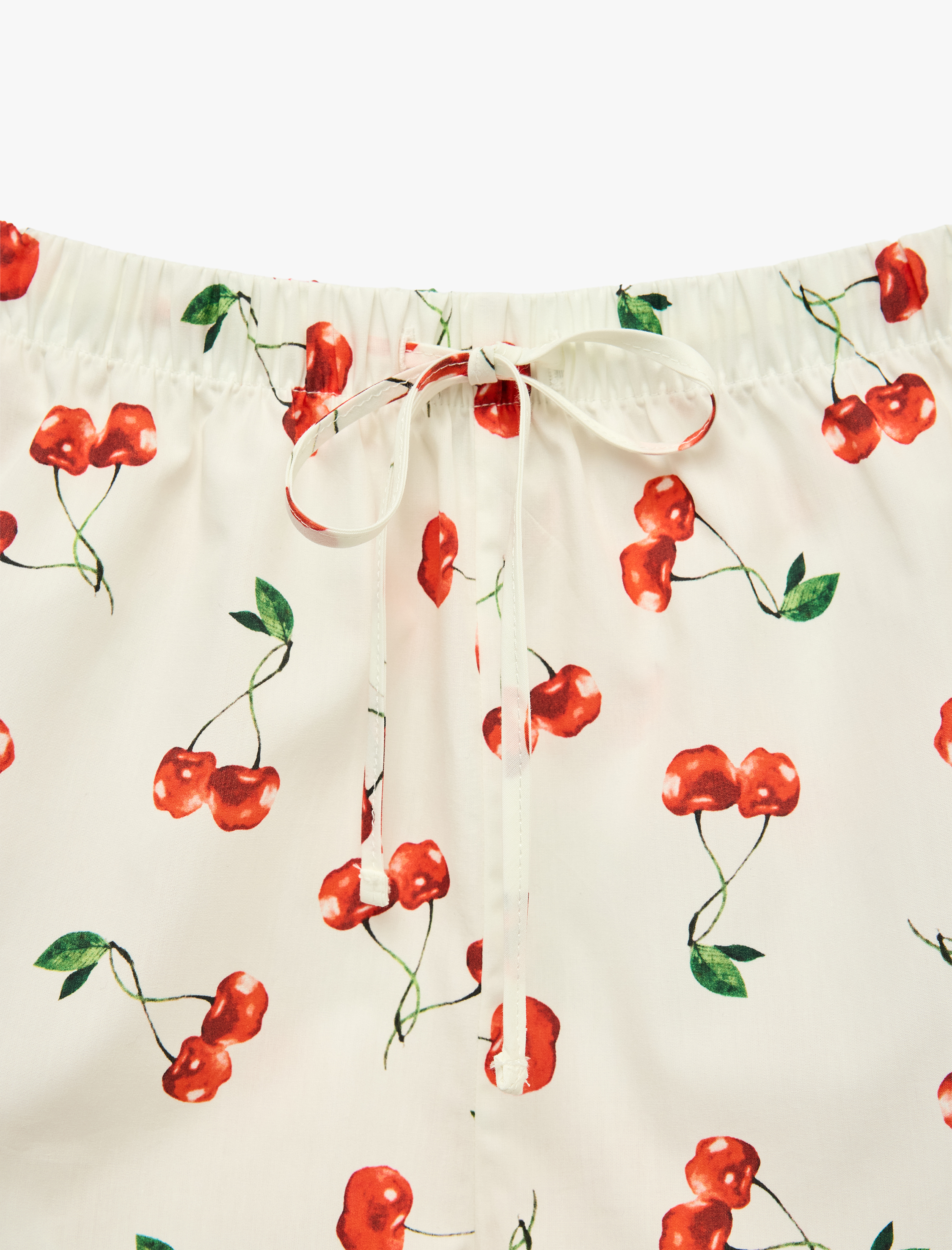   Pamuklu Rahat Kesim Fiyonk Detaylı Kiraz Baskılı Şort Pijama Altı