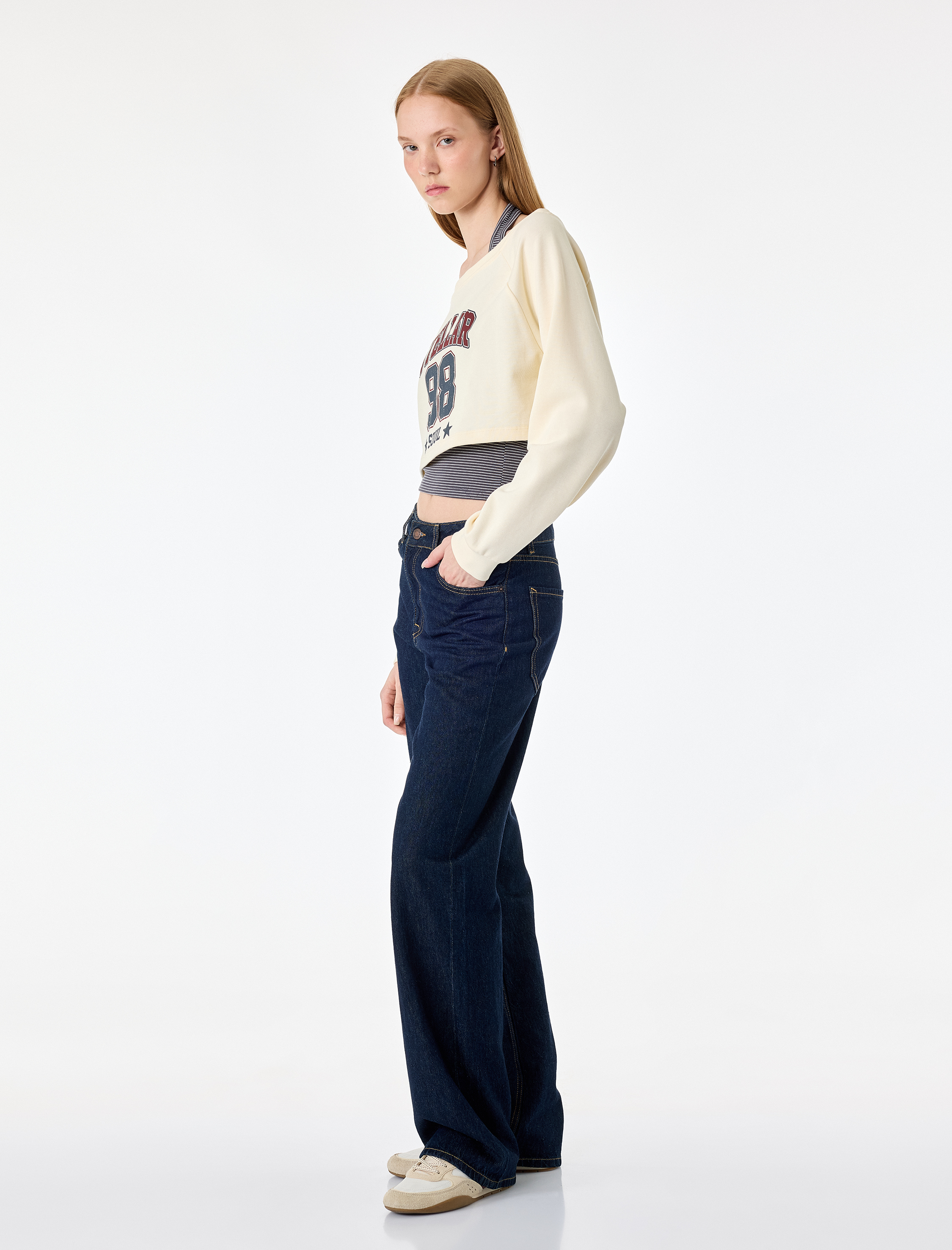   Rahat Kalıp Uzun Kollu Katmanlı Halter Yaka Baskılı Sweatshirt