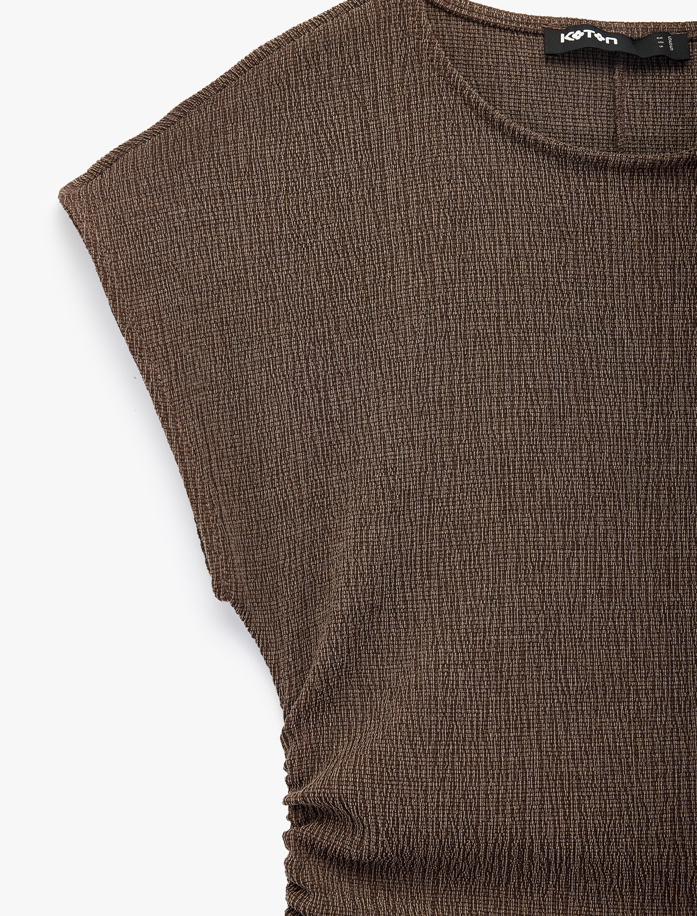   Bürümcük Kumaş Dokulu Slim Fit Drapeli Kap Kol Bisiklet Yaka Tişört