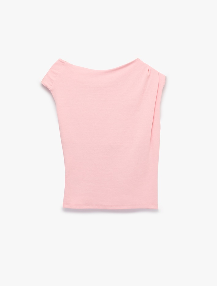  Pamuklu Kayık Yaka Kısa Kollu Slim Fit Asimetrik Baskılı Tişört
