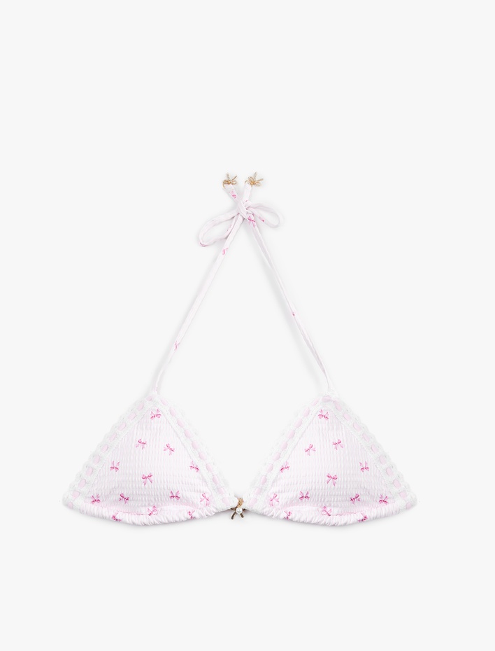 Koton X Sibil Çetinkaya - Fiyonk Charm Detaylı Kroşeli Üçgen Bikini Üstü