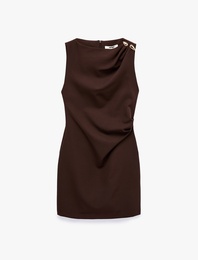Slim Fit Aksesuarlı Kolsuz Bisiklet Yaka Mini Elbise
