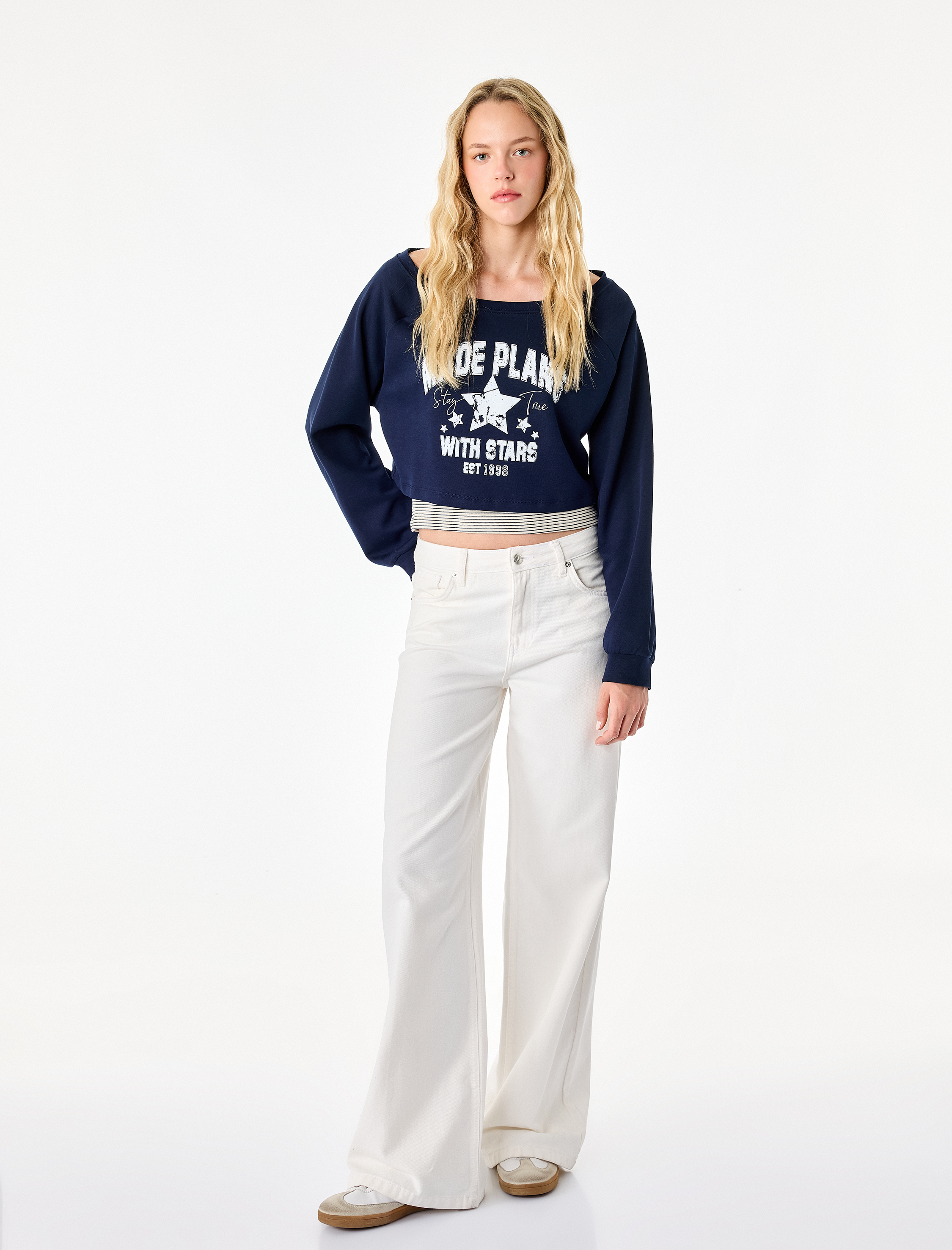   Rahat Kalıp Uzun Kollu Katmanlı Halter Yaka Baskılı Sweatshirt