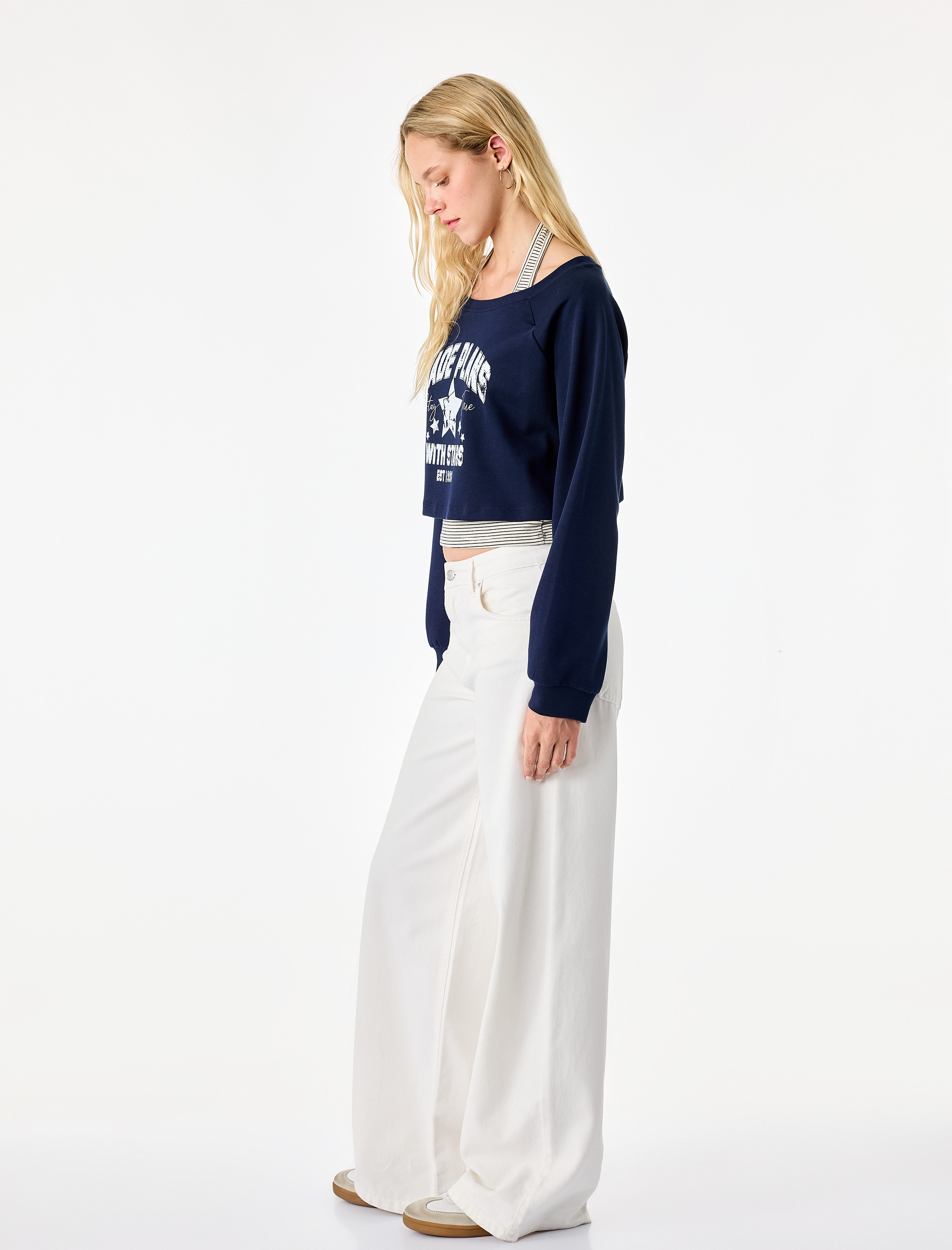   Rahat Kalıp Uzun Kollu Katmanlı Halter Yaka Baskılı Sweatshirt