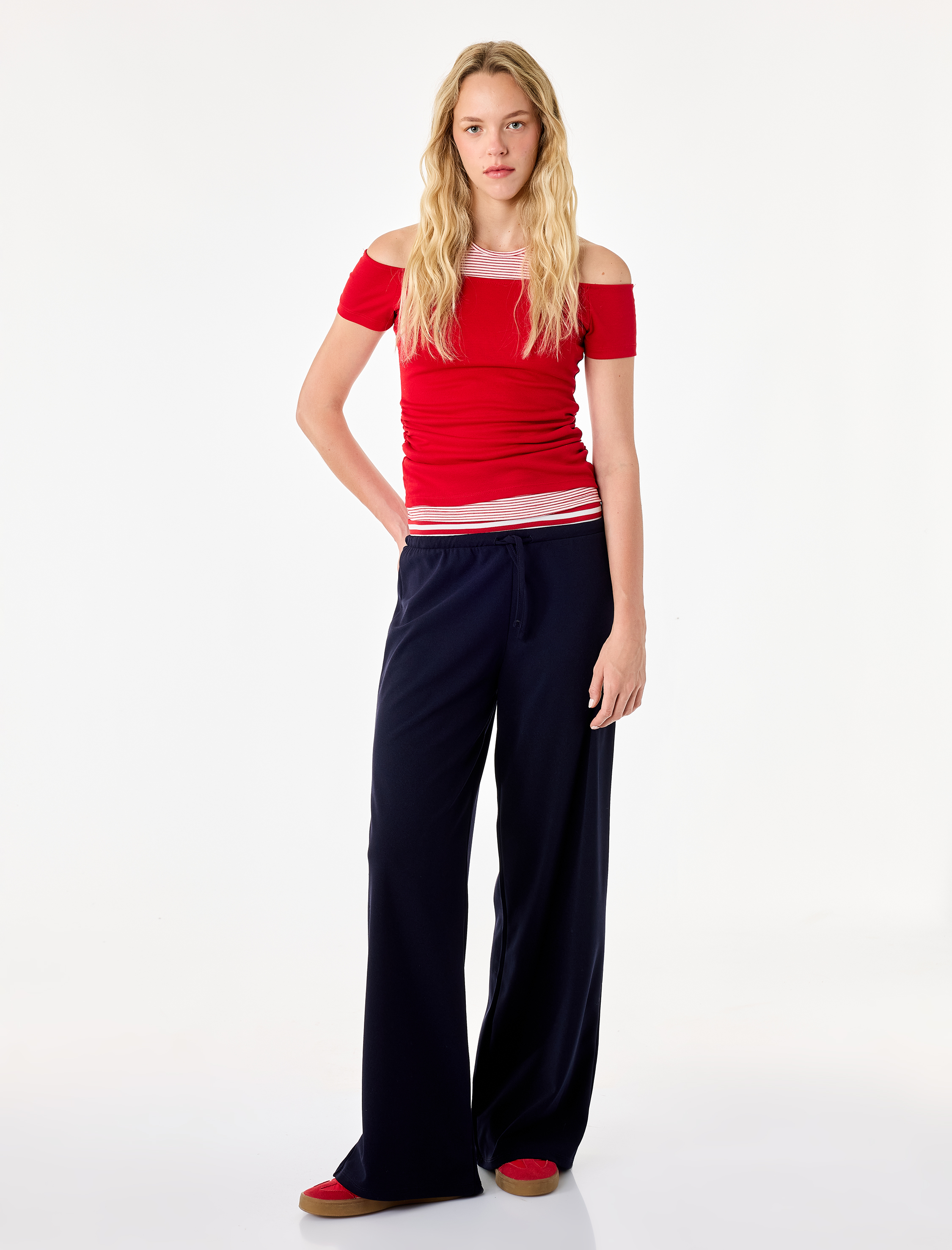   Slim Fit Drapeli Omzu Açık Katmanlı Kısa Kollu Halter Yaka Tişört
