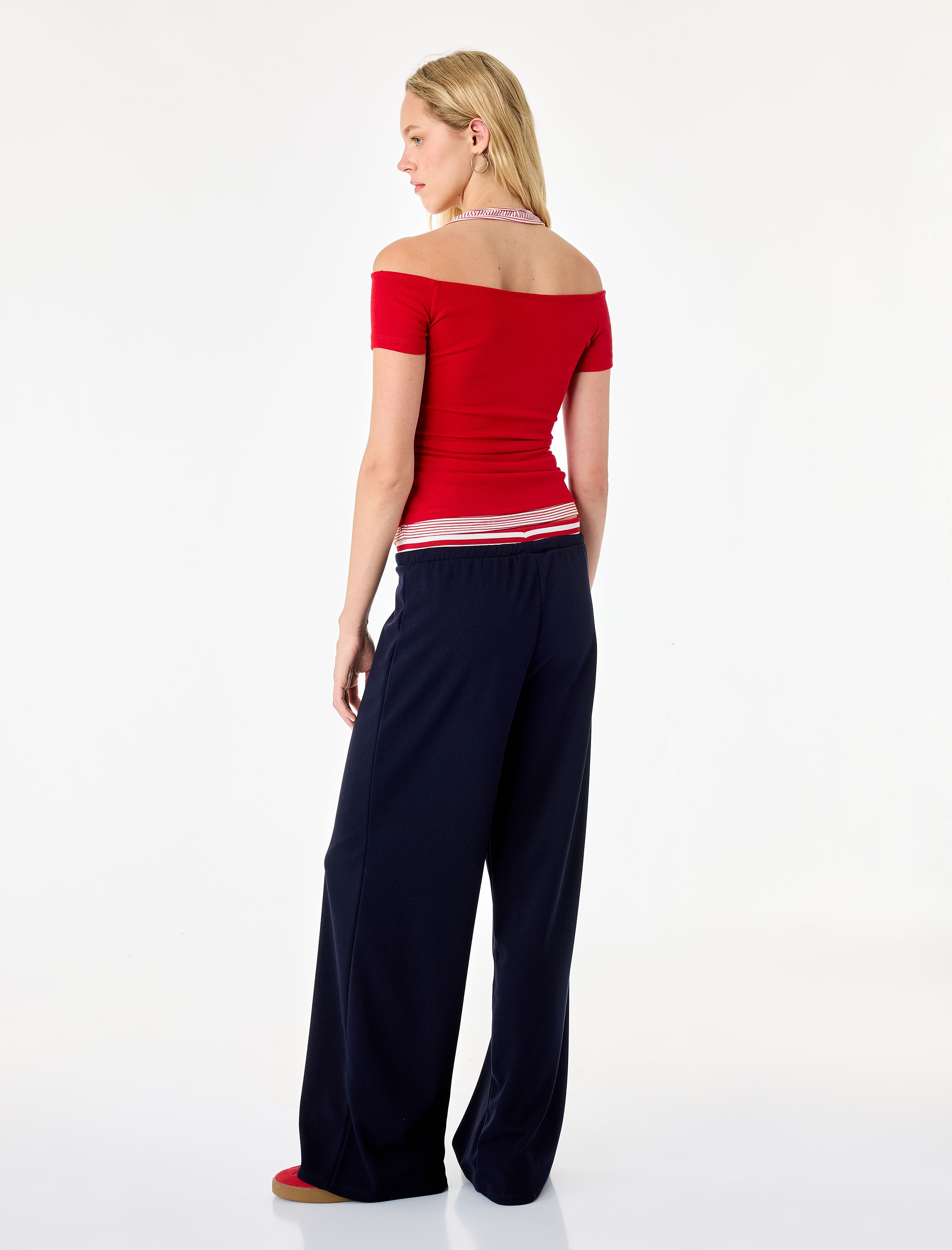   Slim Fit Drapeli Omzu Açık Katmanlı Kısa Kollu Halter Yaka Tişört
