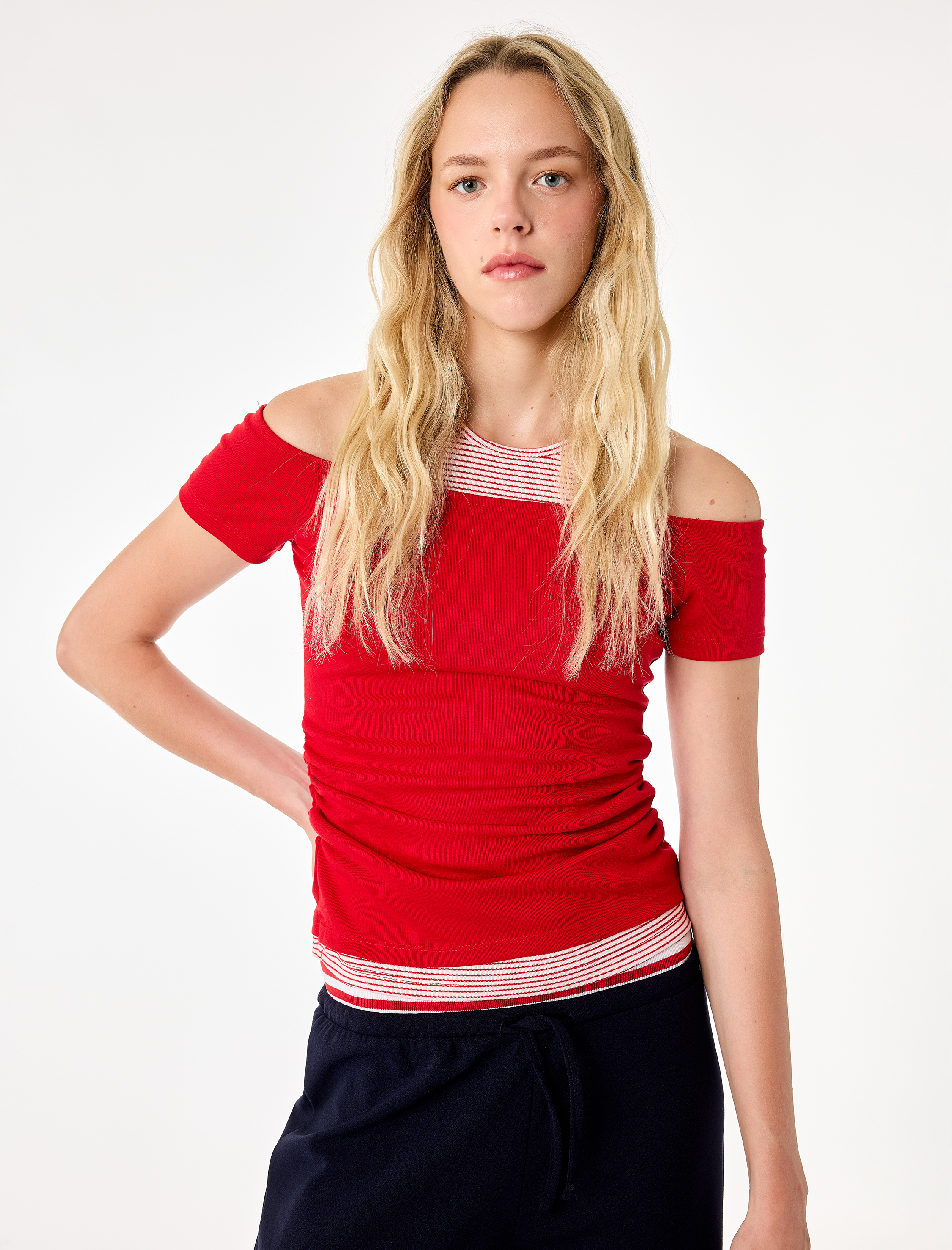   Slim Fit Drapeli Omzu Açık Katmanlı Kısa Kollu Halter Yaka Tişört