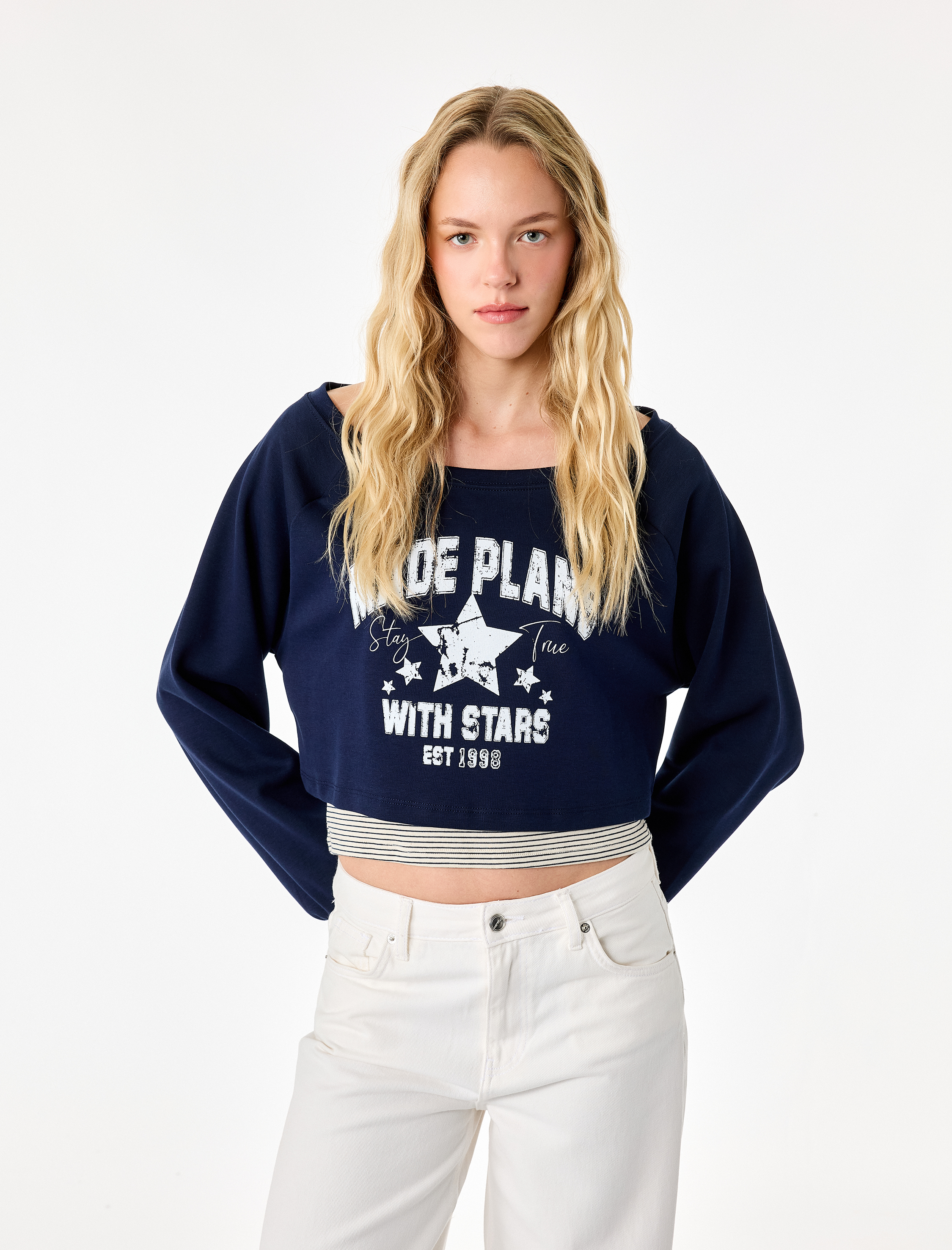   Rahat Kalıp Uzun Kollu Katmanlı Halter Yaka Baskılı Sweatshirt