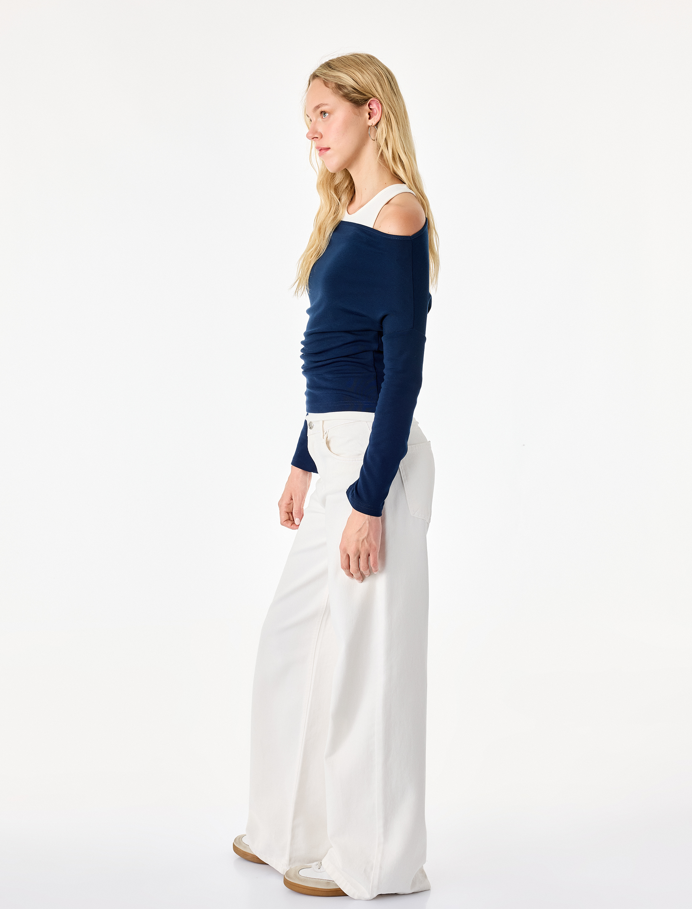   Slim Fit Asimetrik Yaka Katmanlı Uzun Kollu Tişört